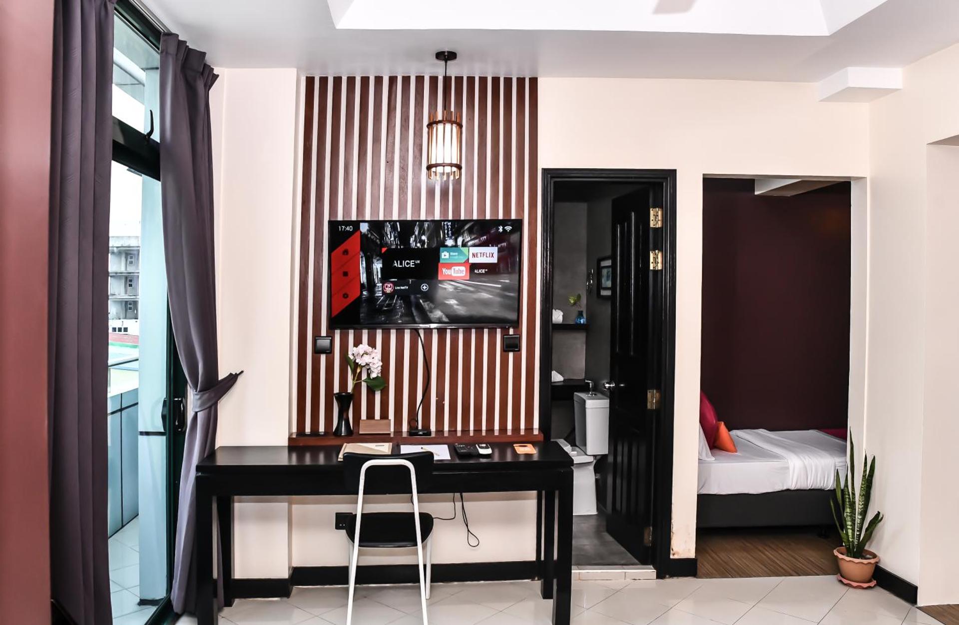 The Beehive - Photo 49