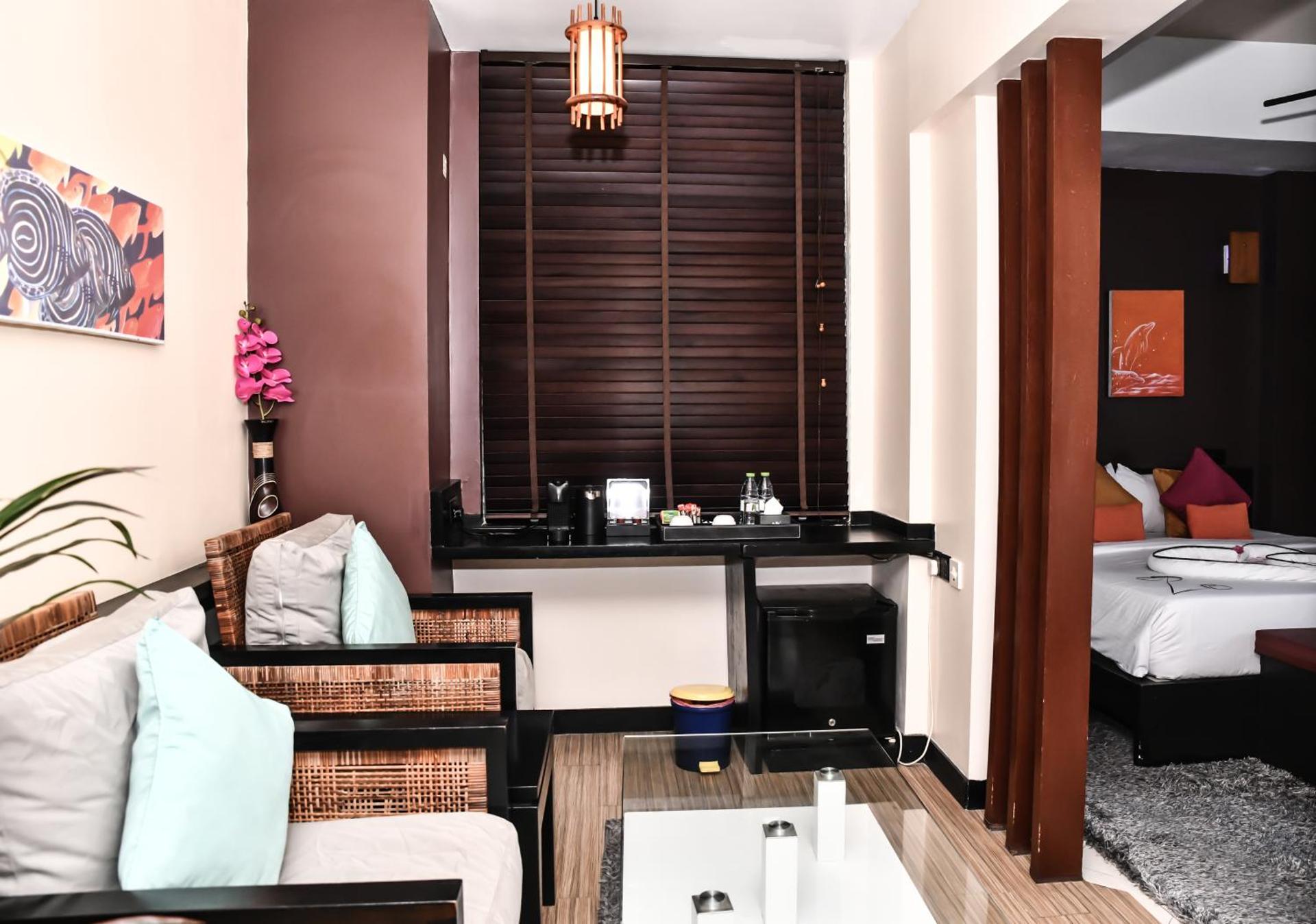 The Beehive - Photo 50