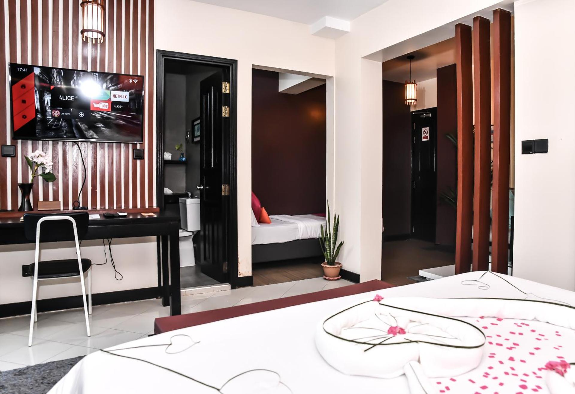 The Beehive - Photo 52