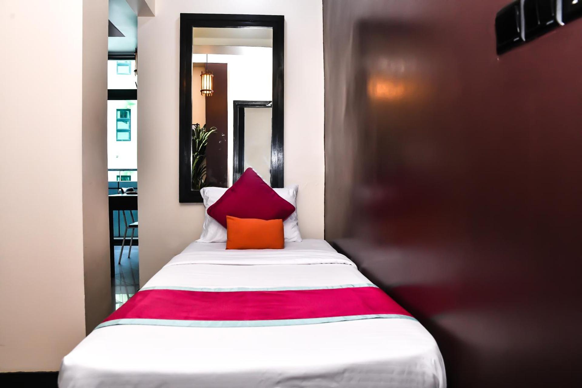 The Beehive - Photo 55