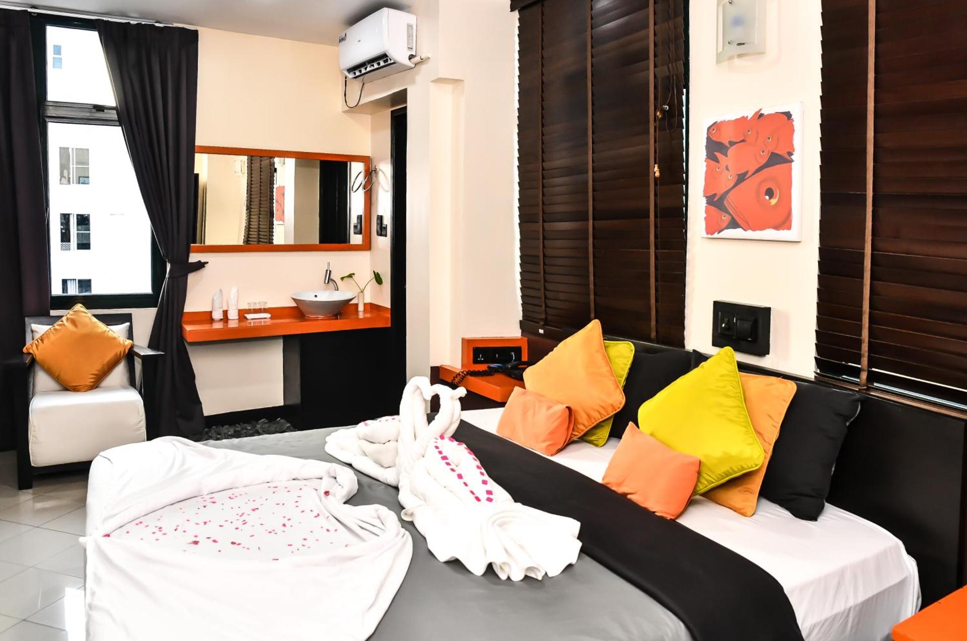 The Beehive - Photo 22