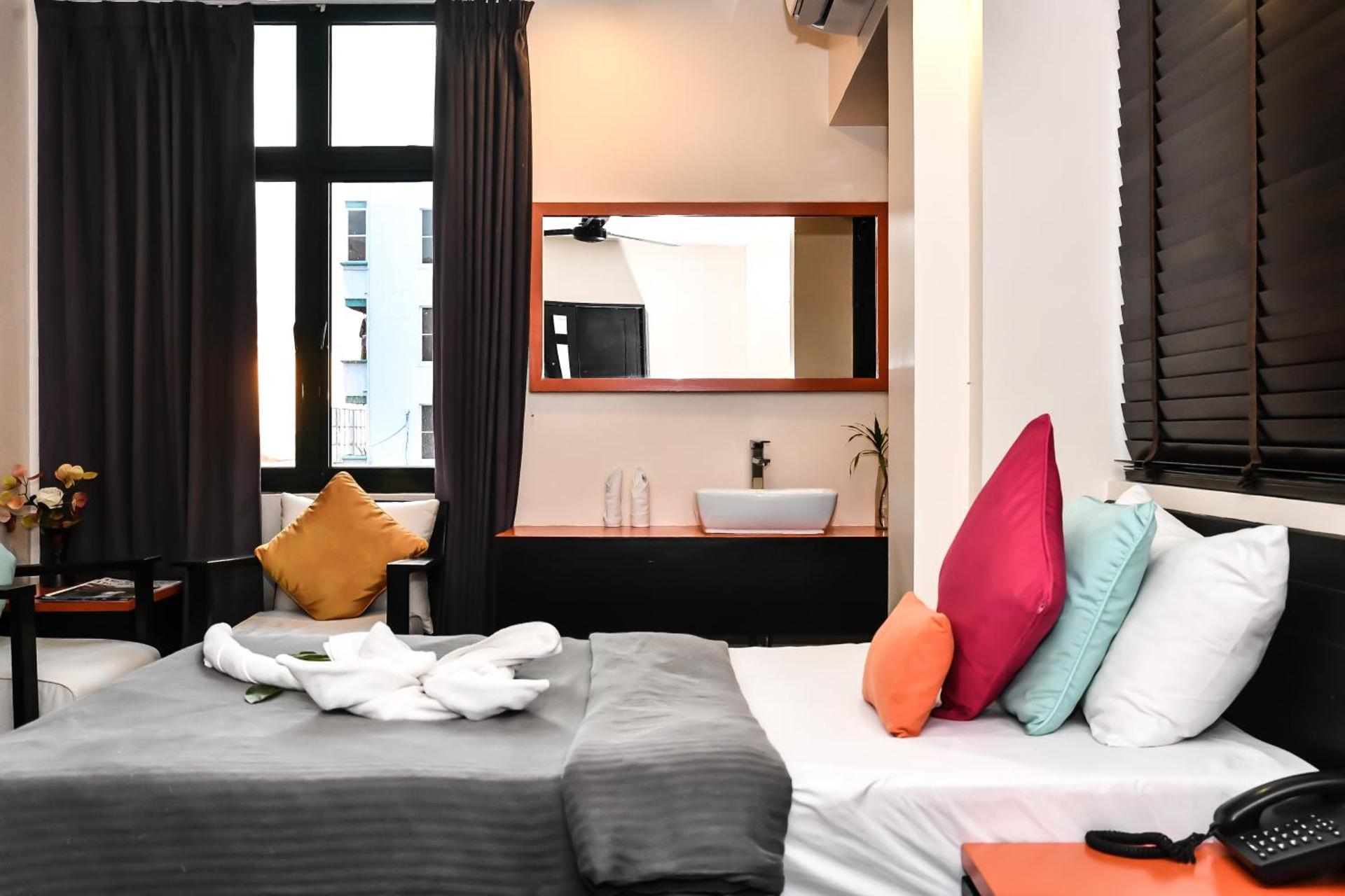 The Beehive - Photo 29