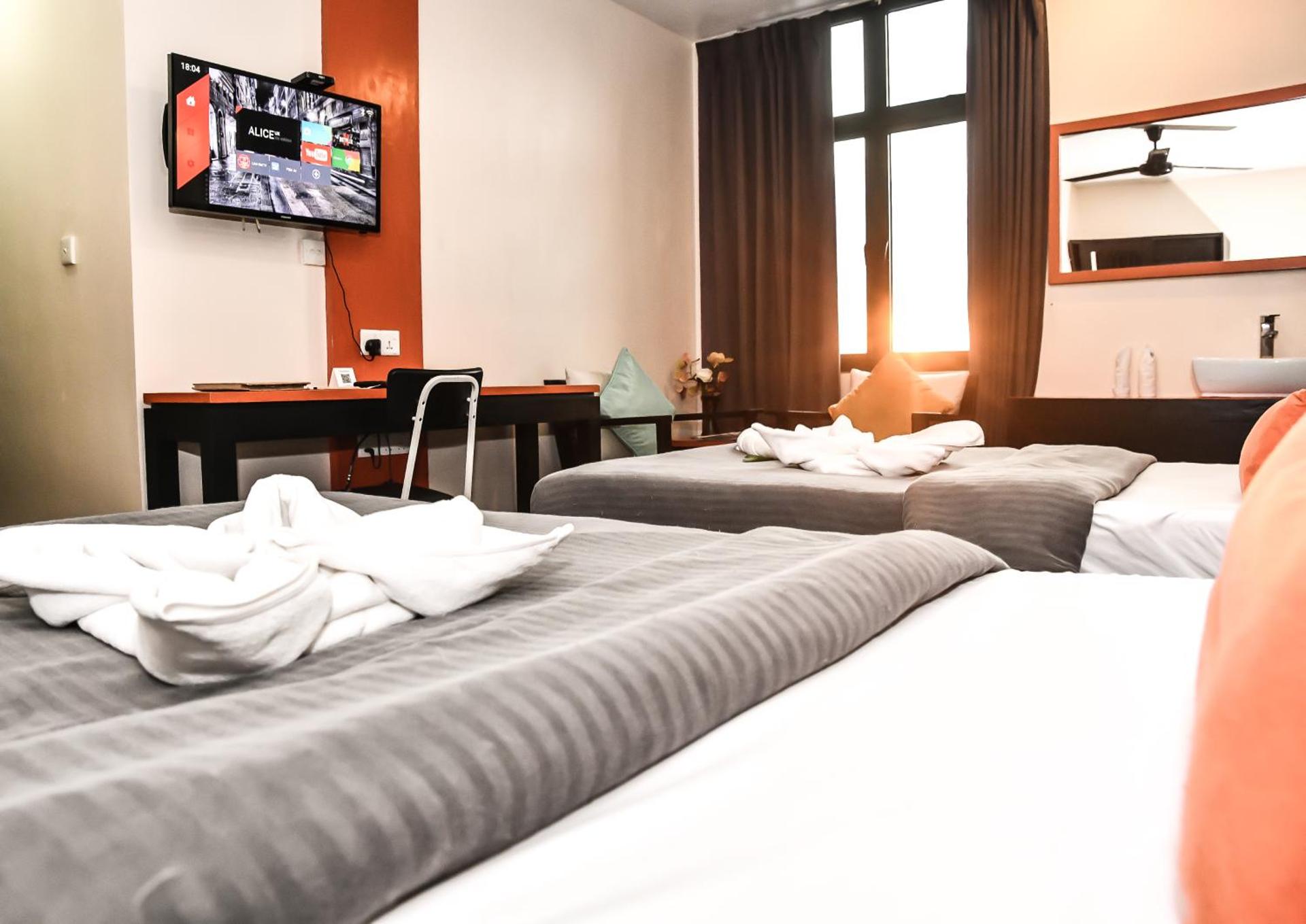 The Beehive - Photo 33