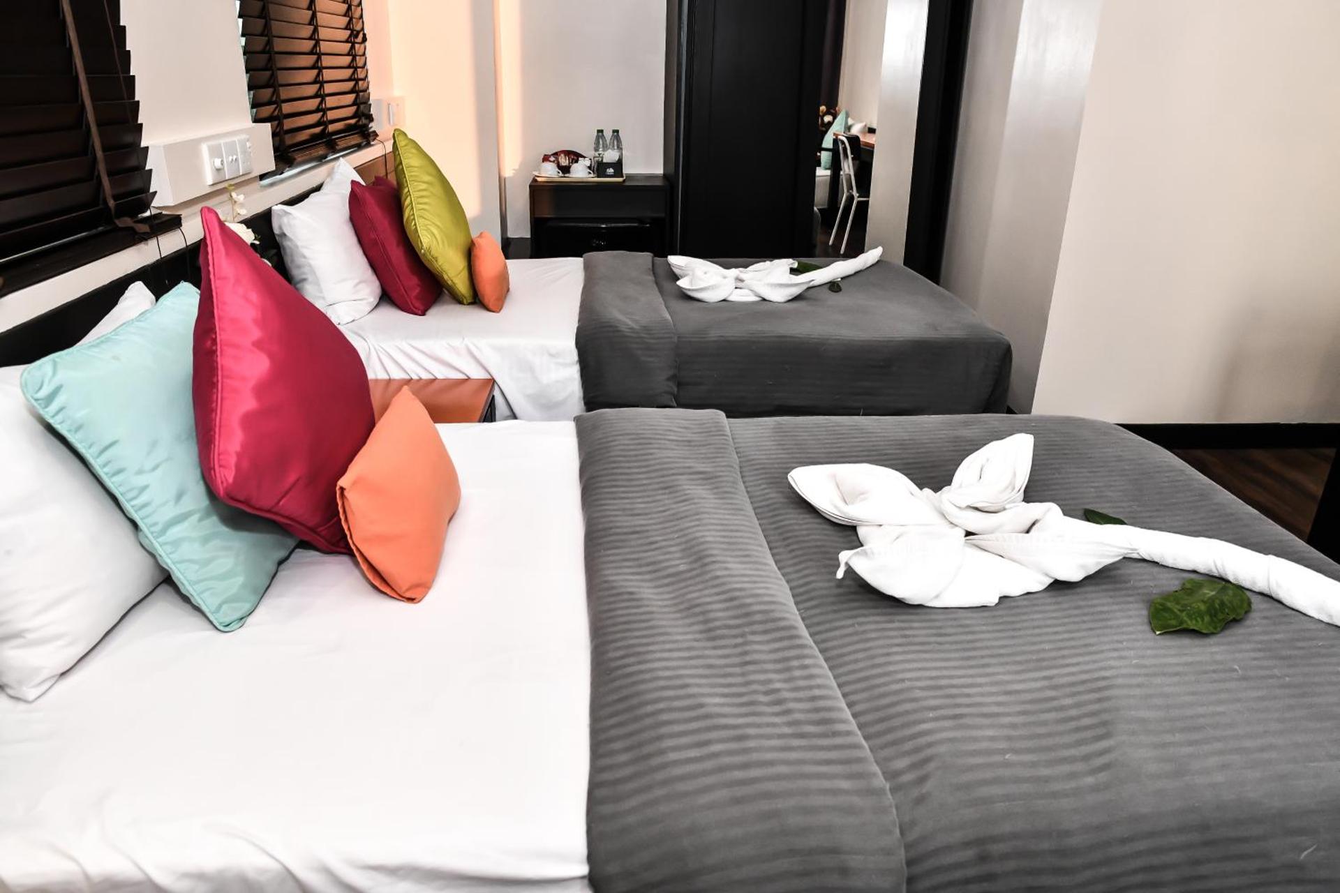 The Beehive - Photo 31