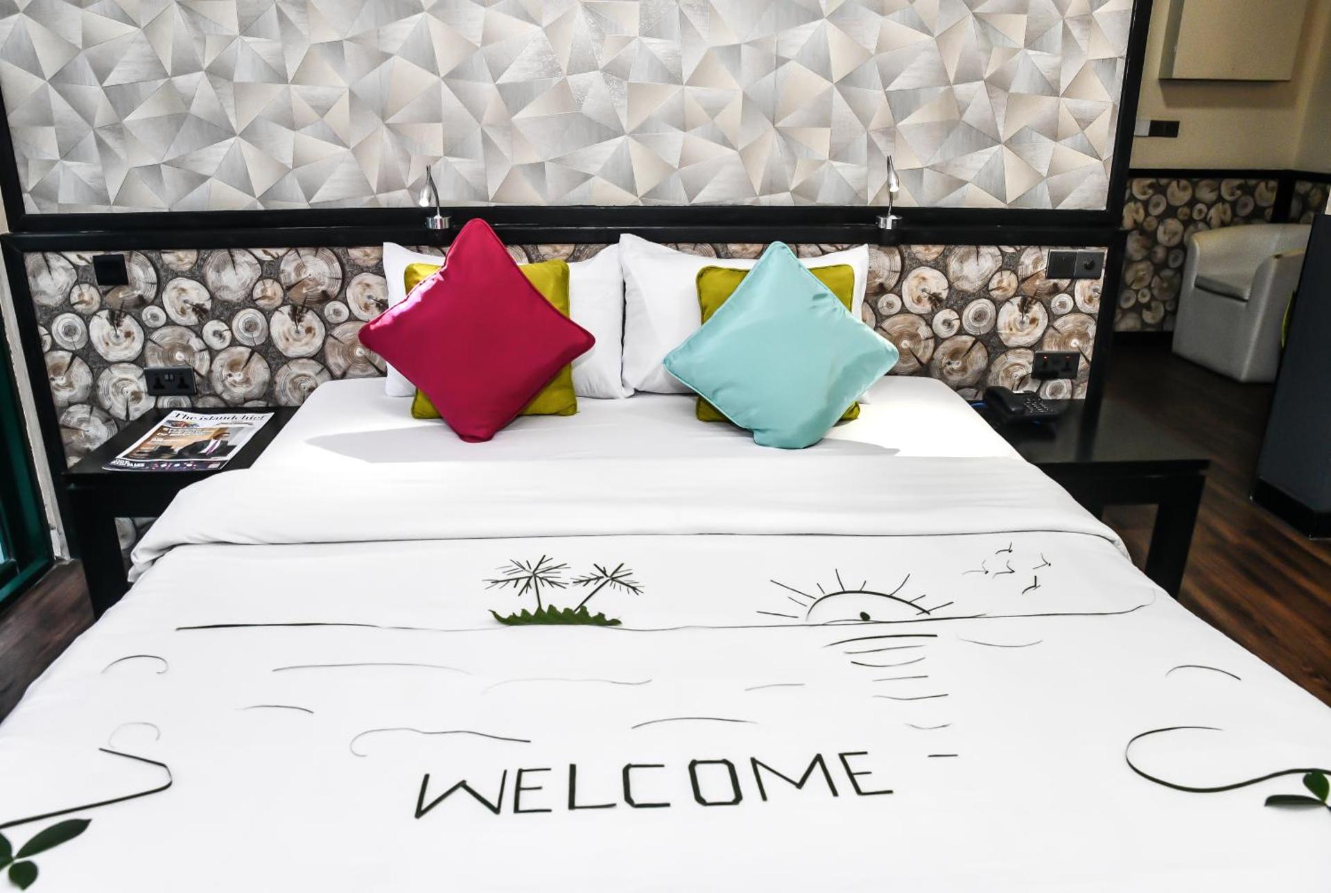 The Beehive - Photo 7