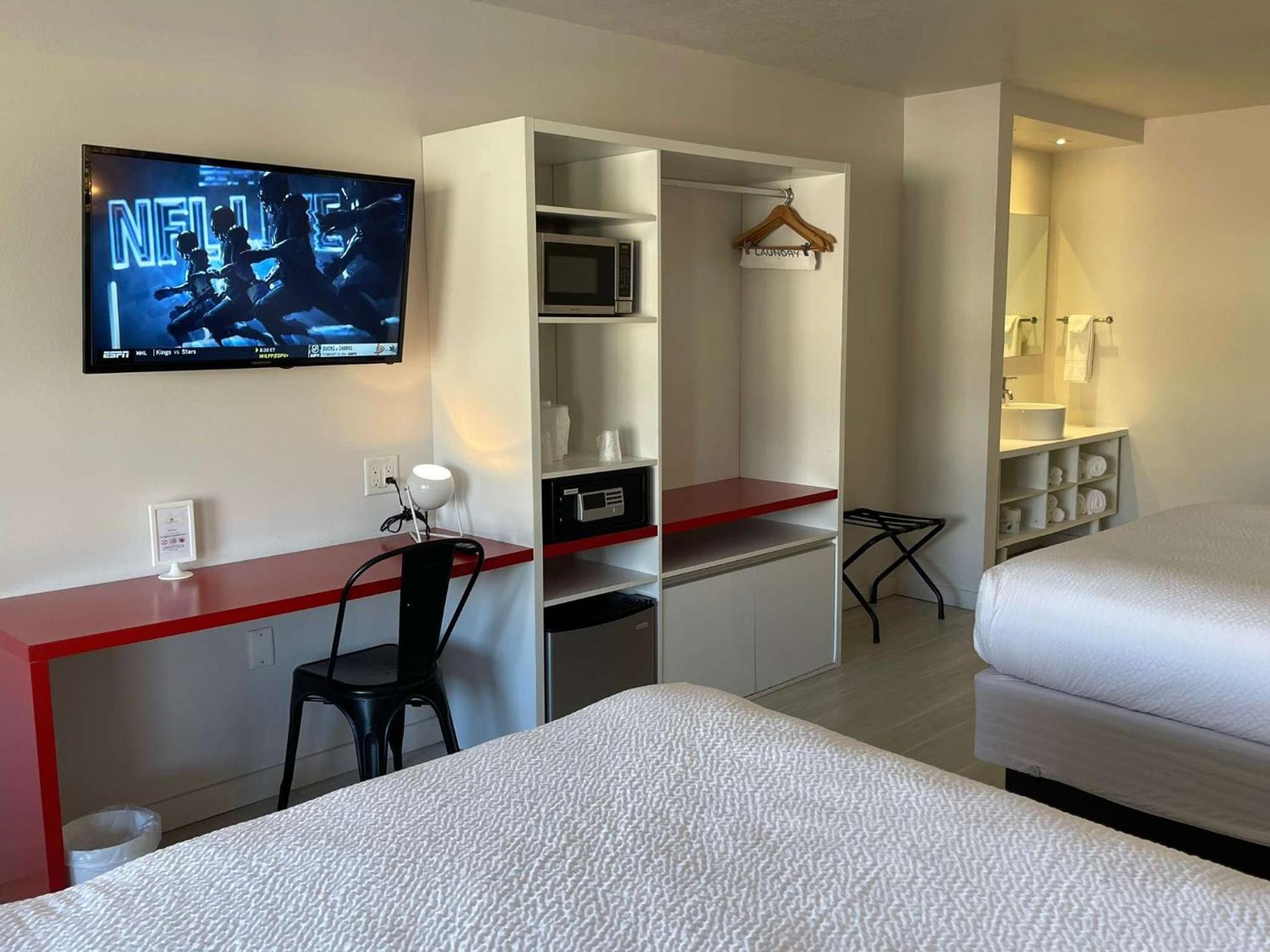 Cozy hotel with Super location near Disney - Photo 31