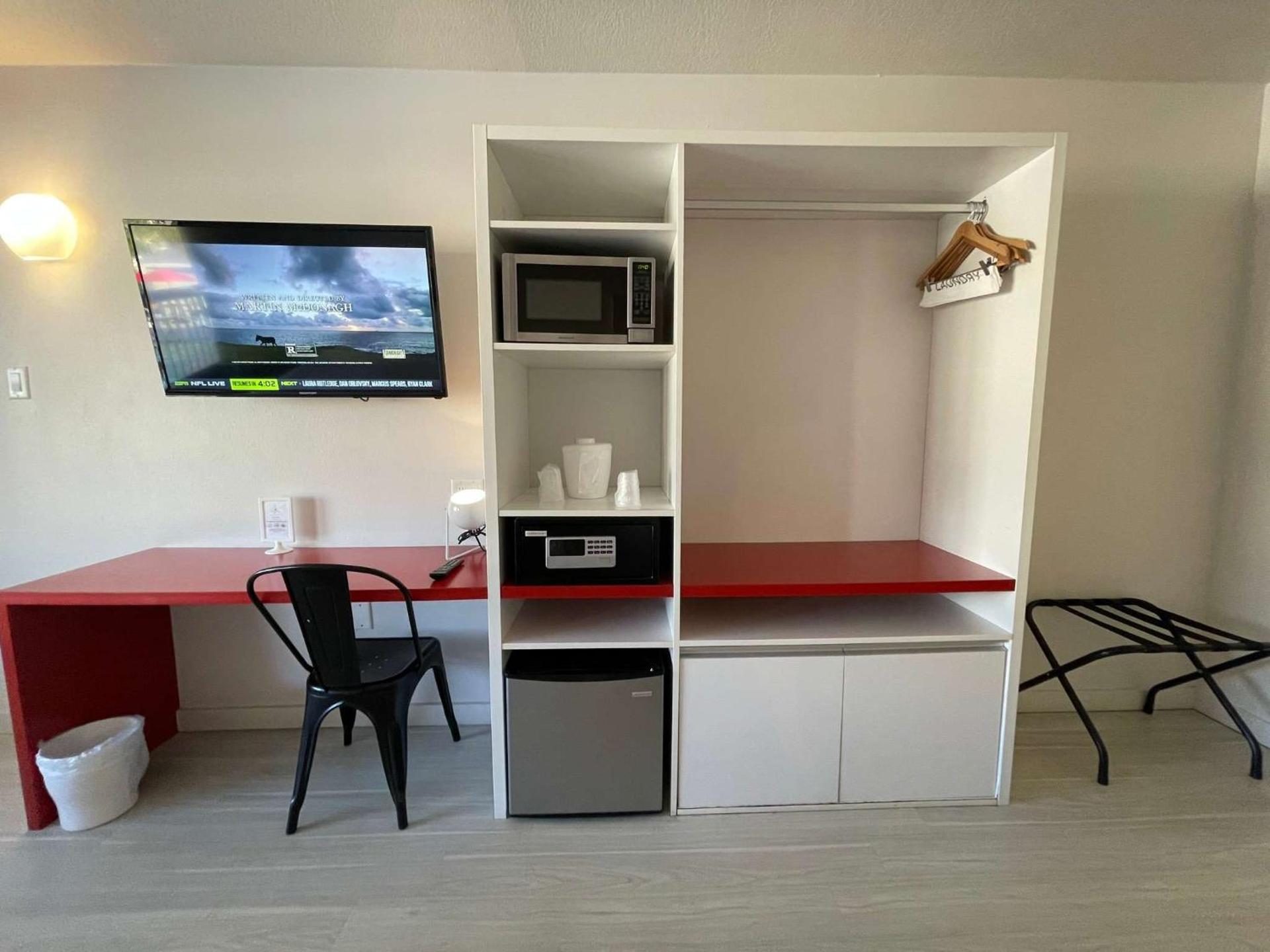 Cozy hotel with Super location near Disney - Photo 30