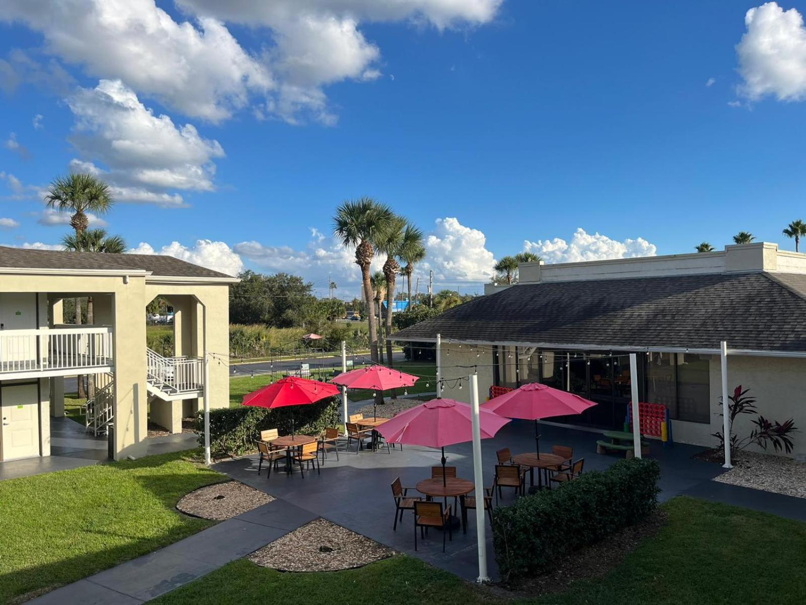 Cozy hotel with Super location near Disney - Photo 23