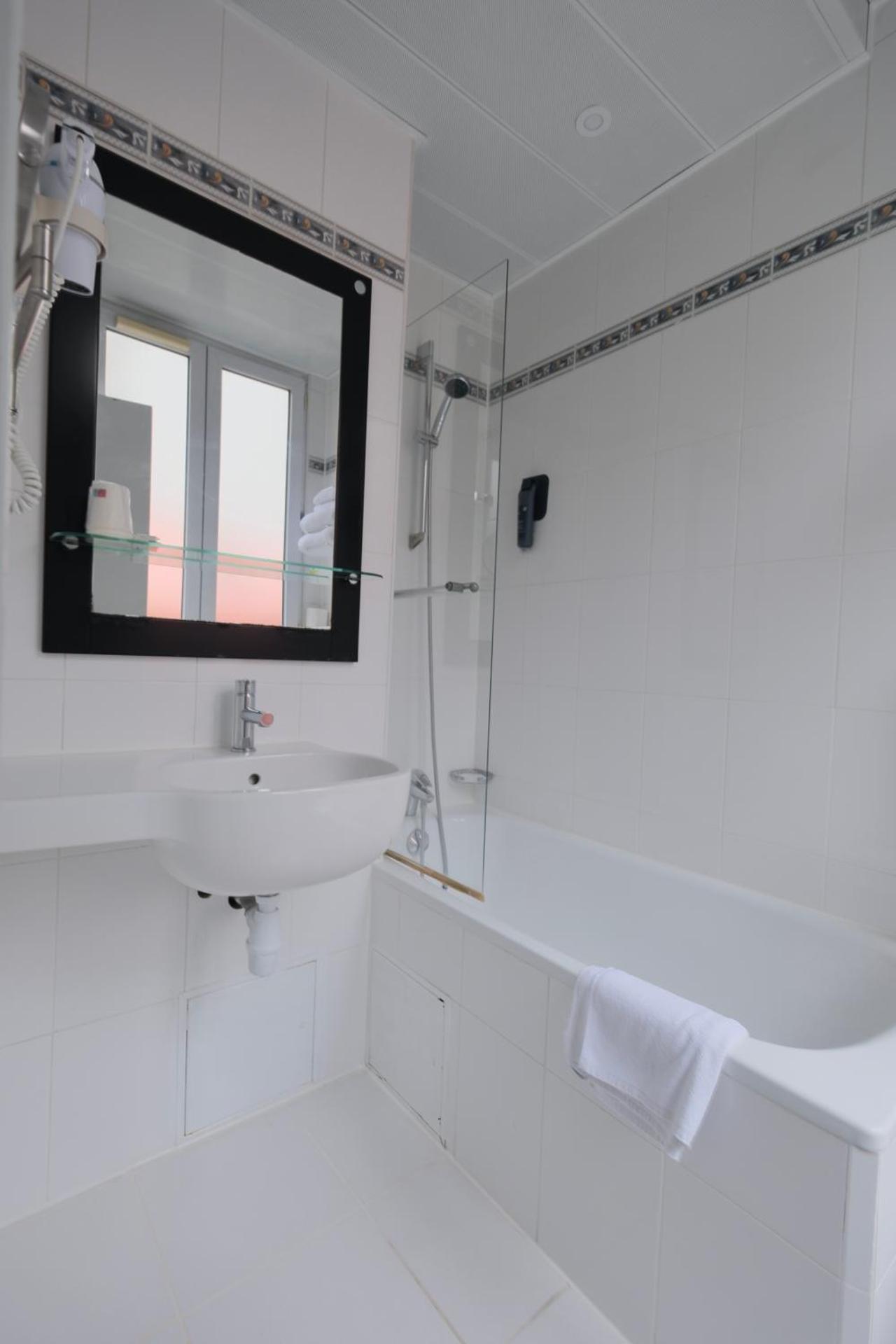 Hipotel Lilas Gambetta - Photo 8