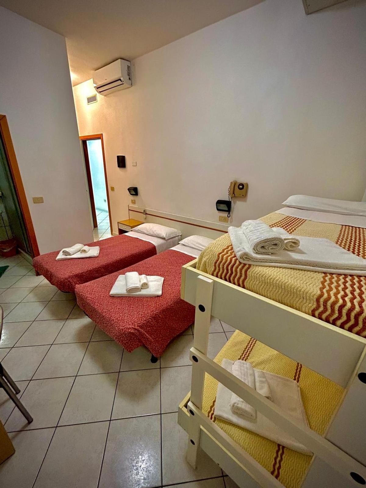 Hotel Sacramora - Photo 13