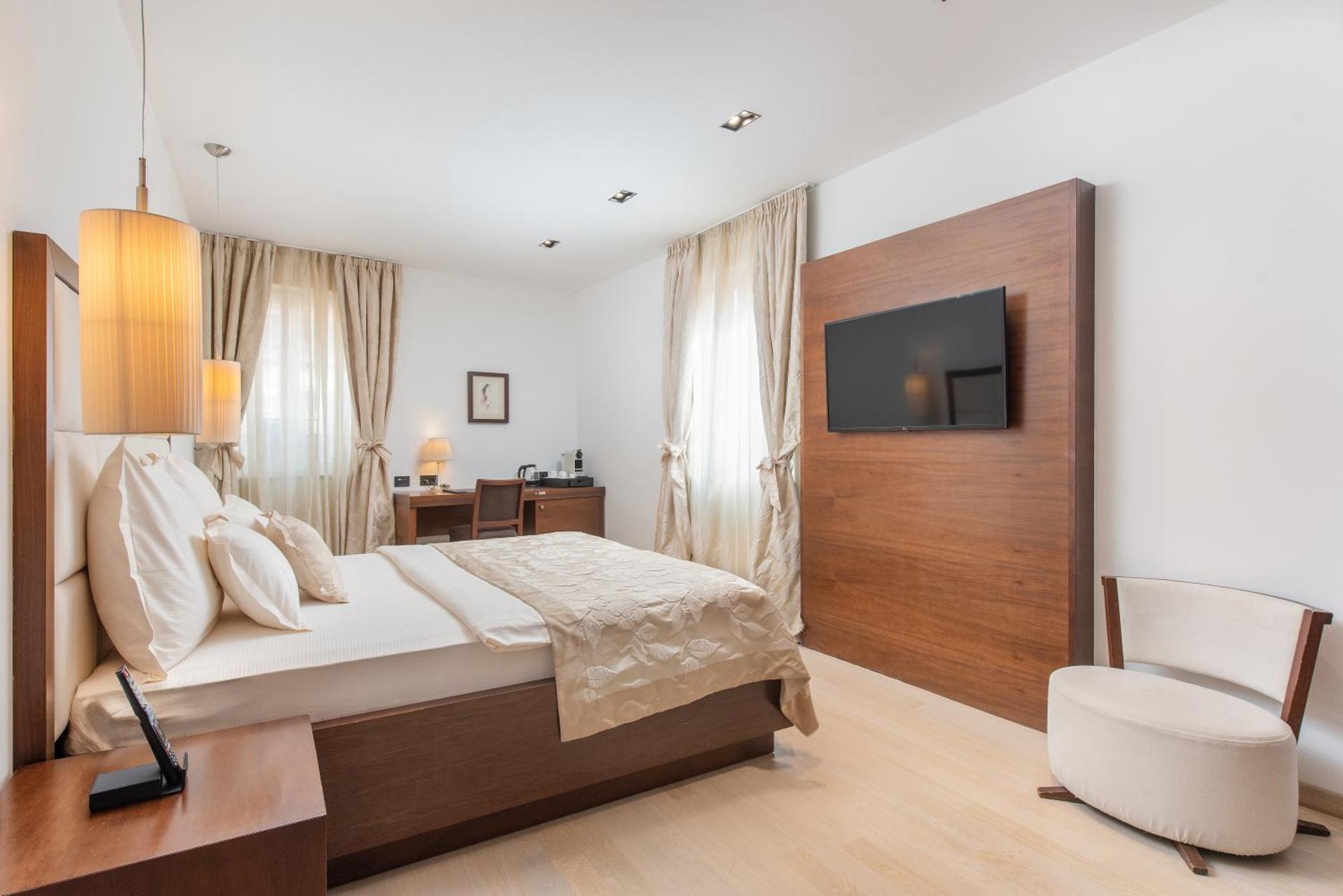 Marmont Heritage Hotel - Photo 23