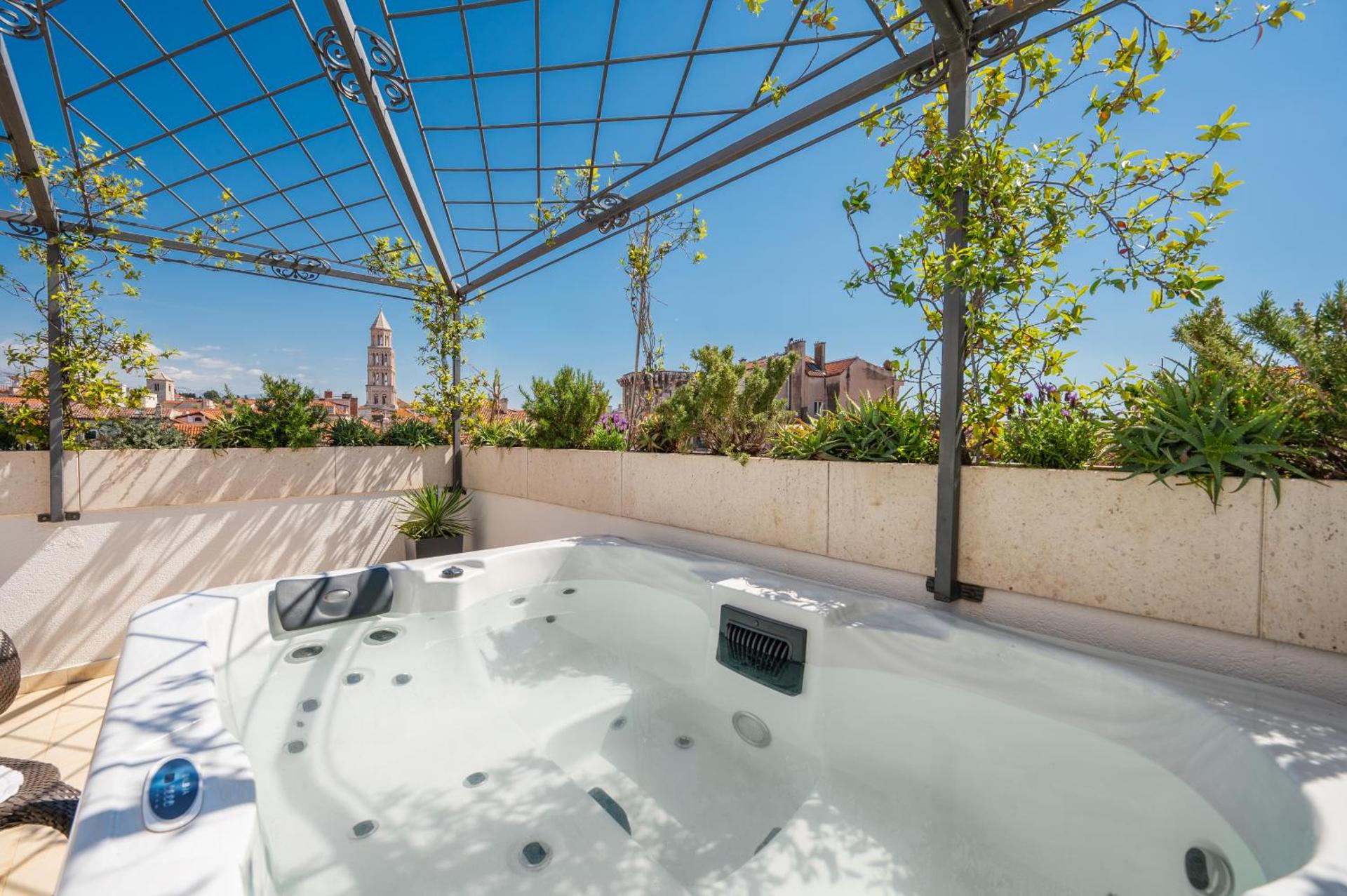 Marmont Heritage Hotel - Photo 43