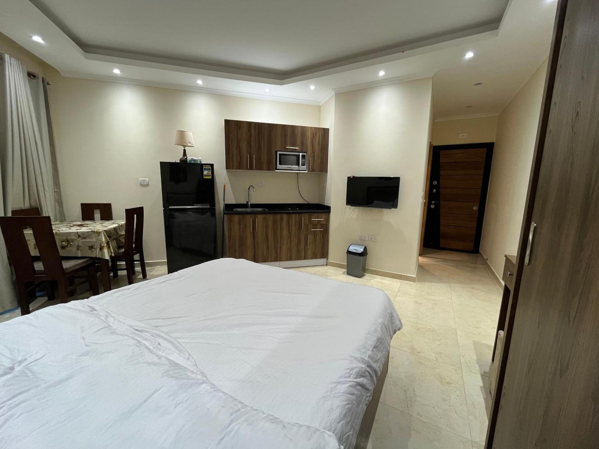 Studio with Balcony - Photo 4