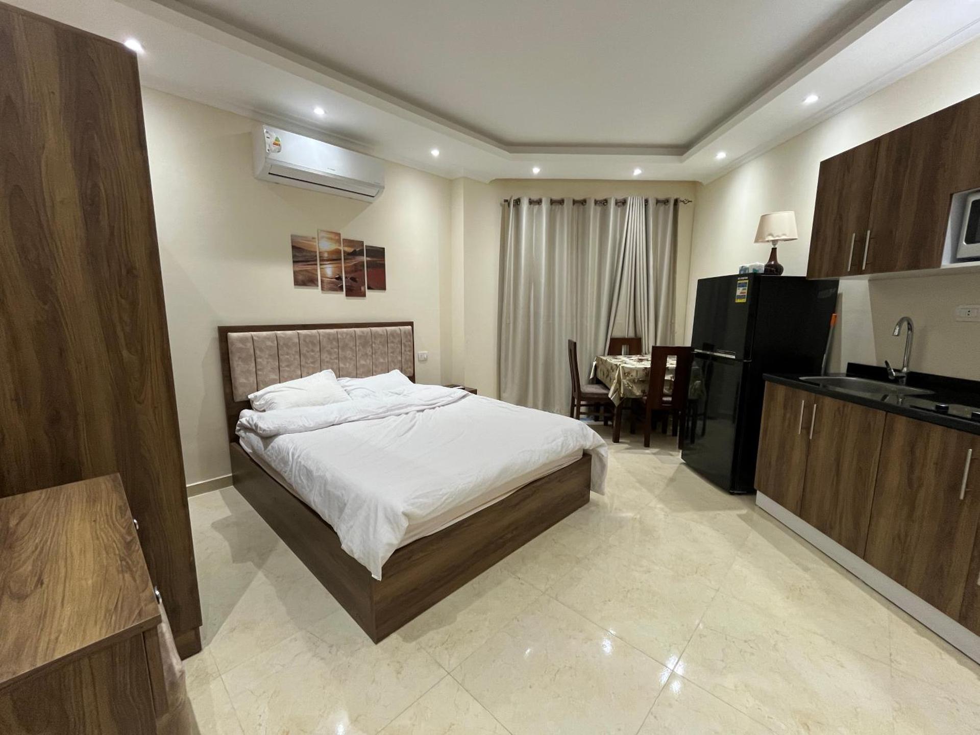 Studio with Balcony - Photo 2