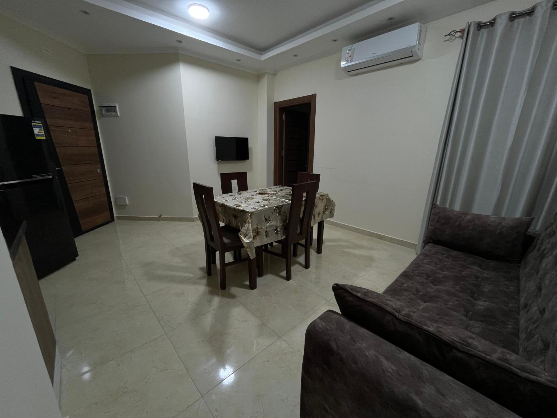 One-Bedroom Apartment with Terrace - Photo 4