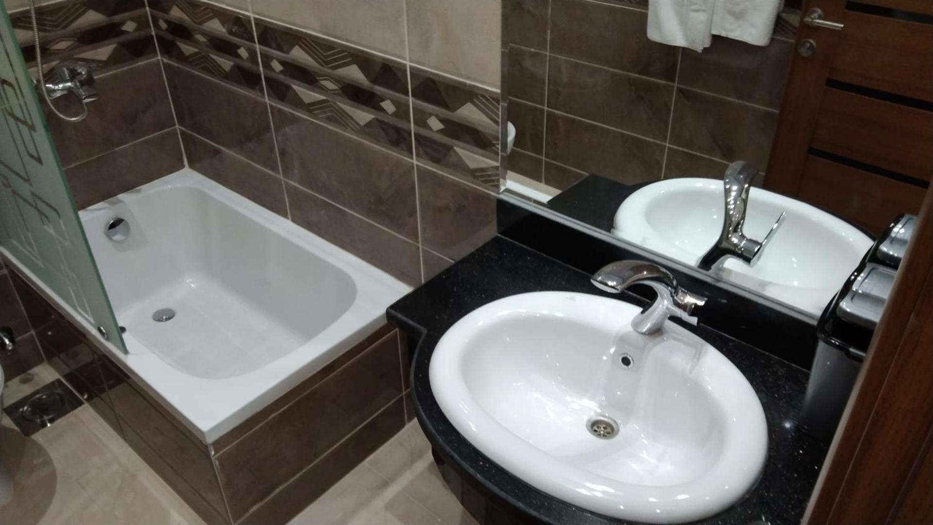 One-Bedroom Apartment with Balcony - Photo 4