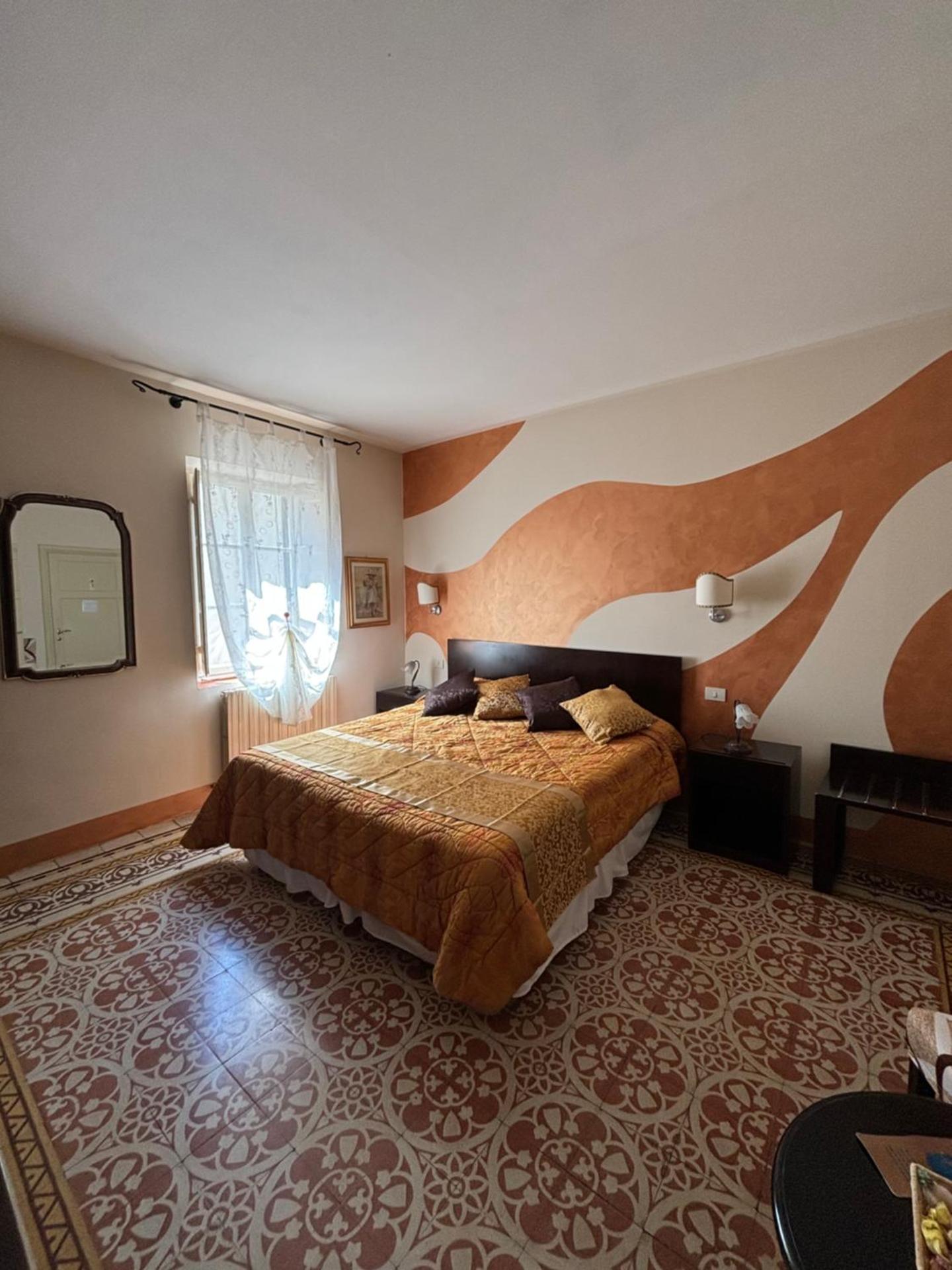 Antica Residenza Santa Chiara -City Center - Photo 41