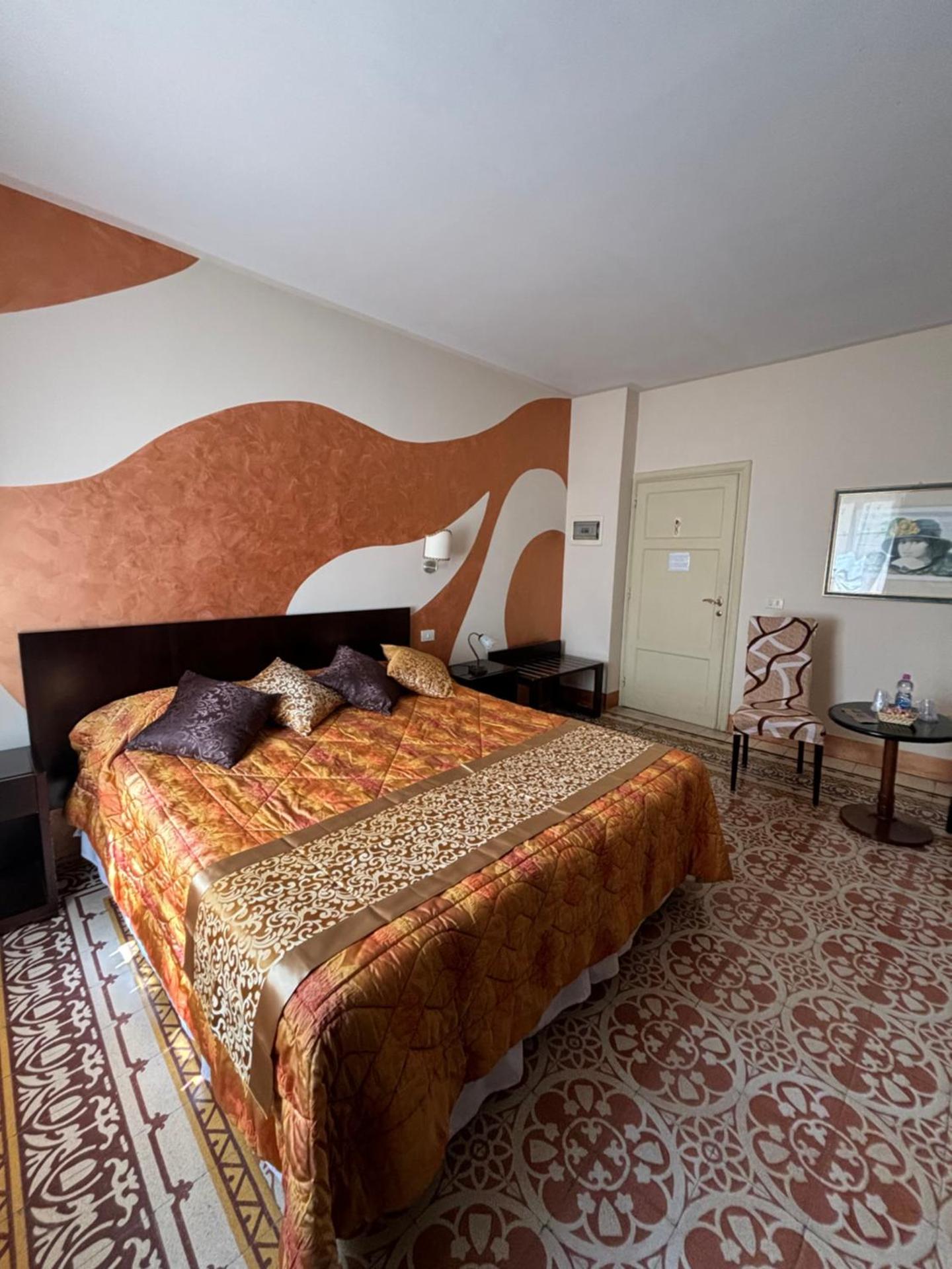 Antica Residenza Santa Chiara -City Center - Photo 39