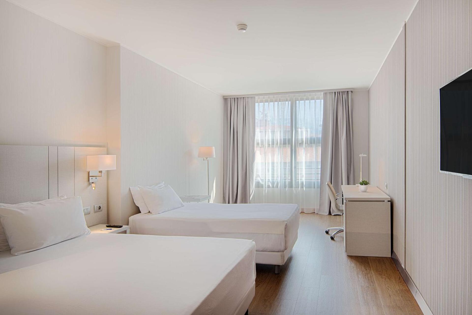 Family Connecting Room (2 Adults + 2 Children)