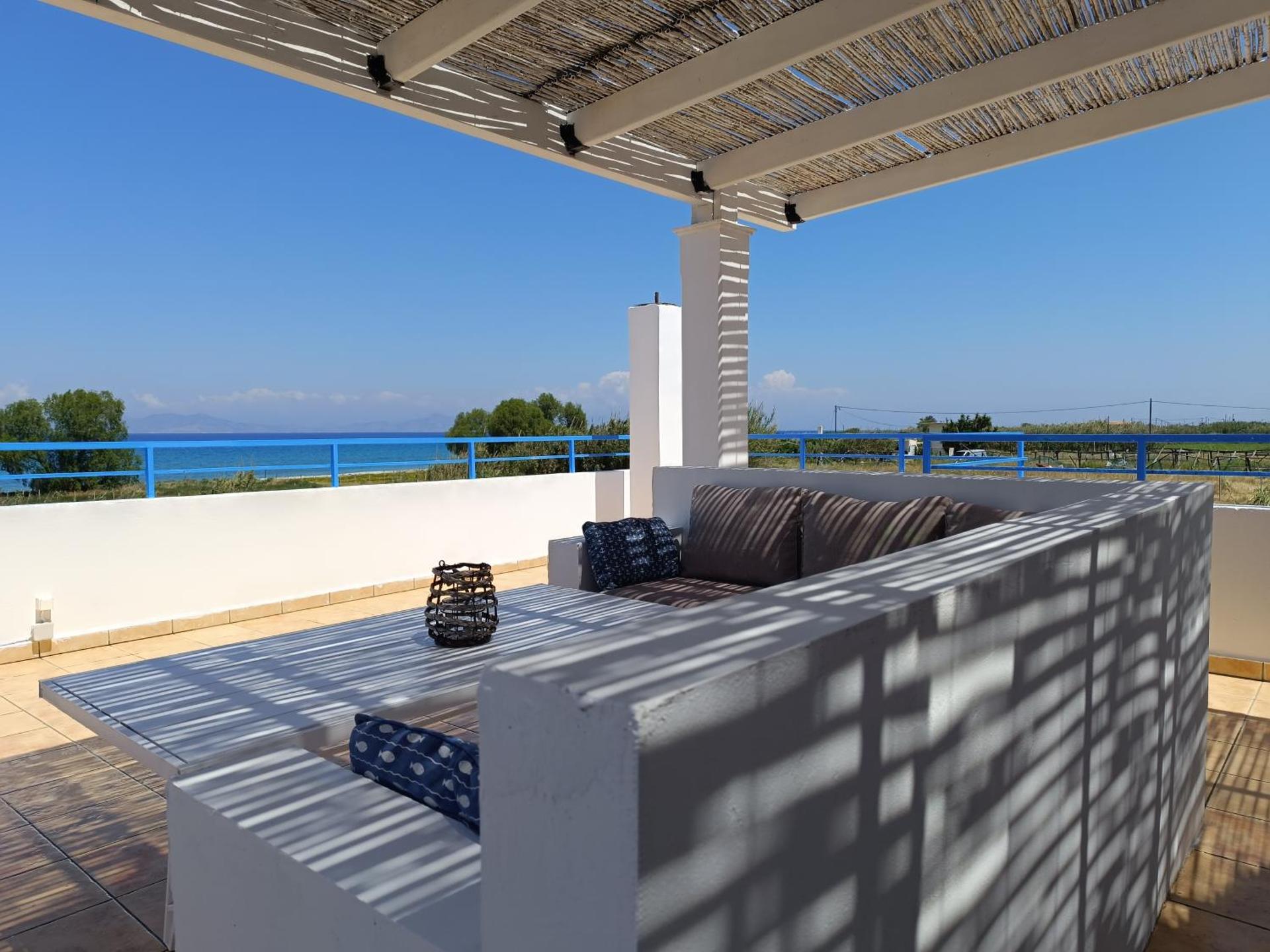 Nautilus Beach House - Photo 10