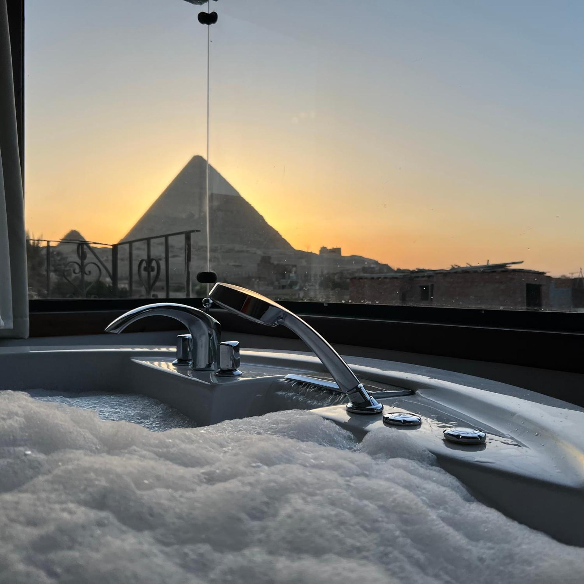 Queen Room with Spa Bath - Photo 2