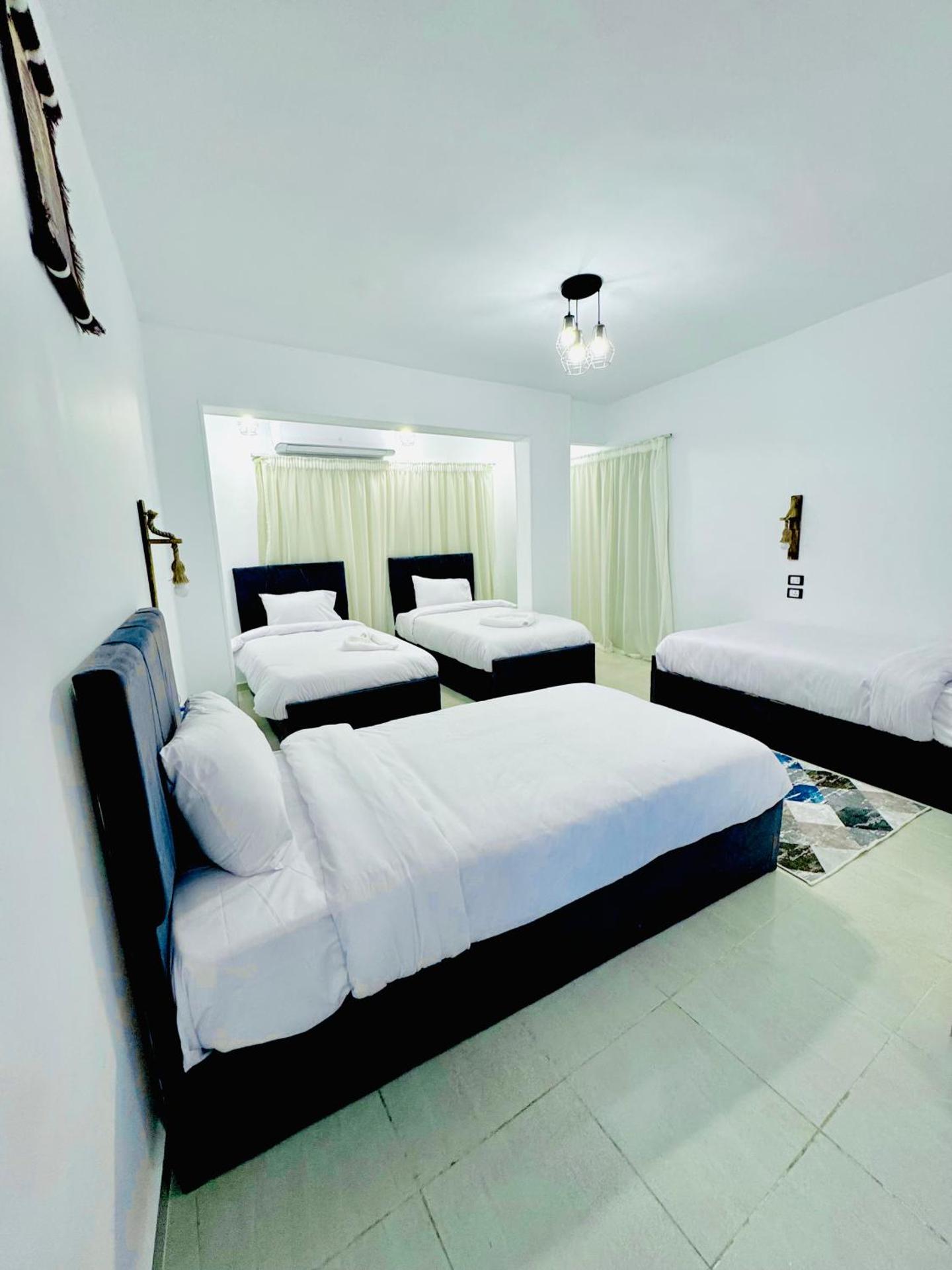 Deluxe Family Suite - Photo 3