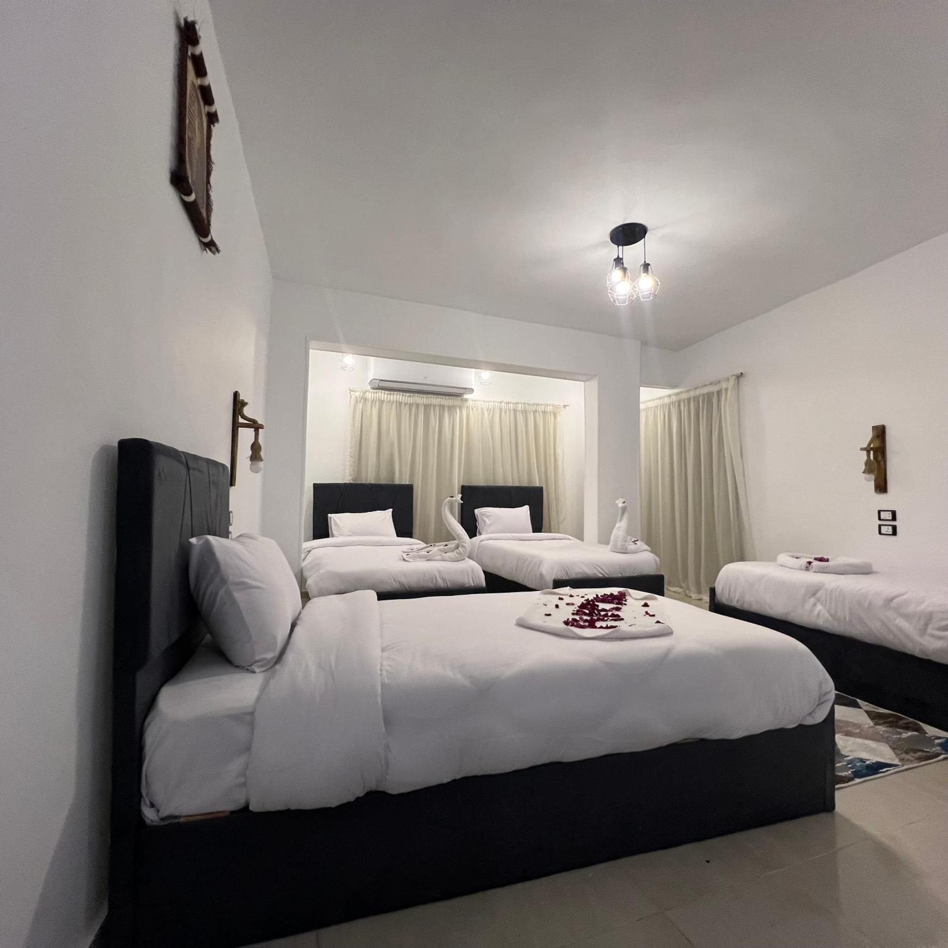 Deluxe Family Suite - Photo 4