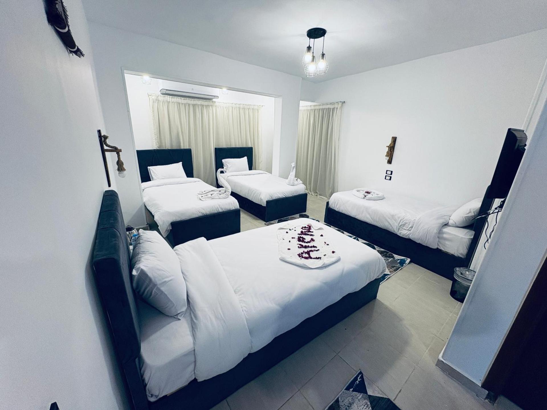 Citadel of pyramids - Photo 39