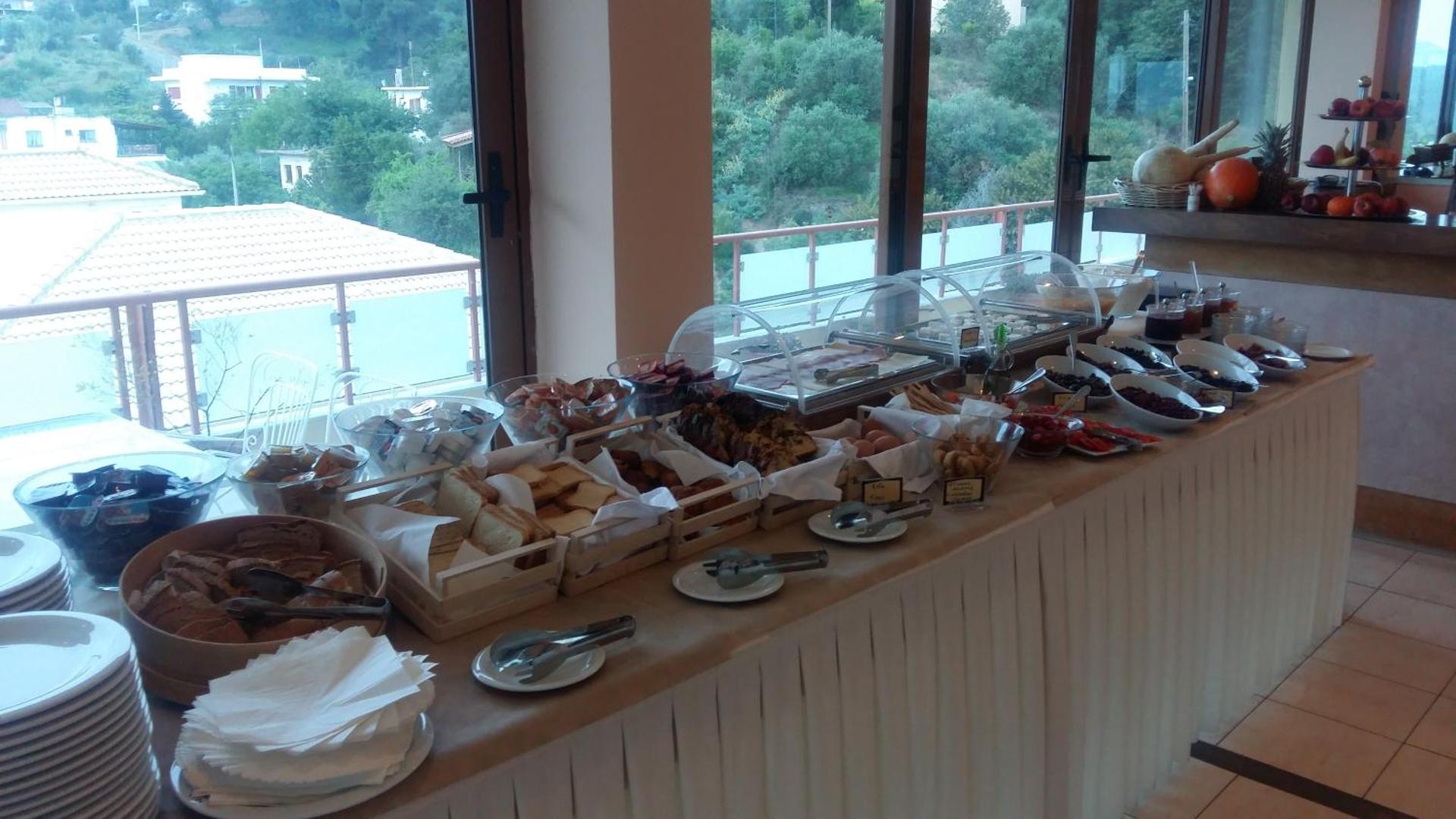 Neda Hotel - Photo 12