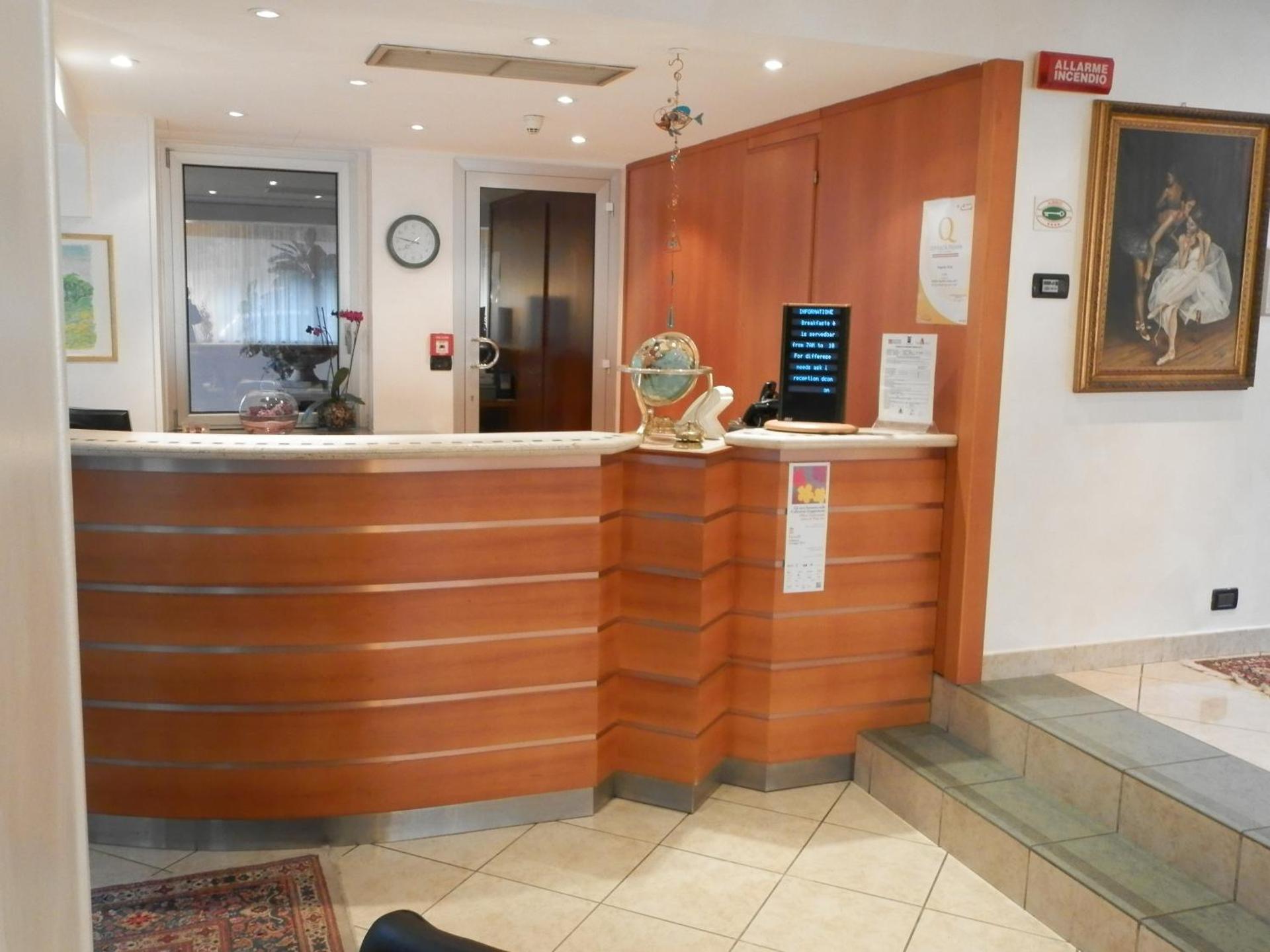 Augustus Hotel - Photo 26