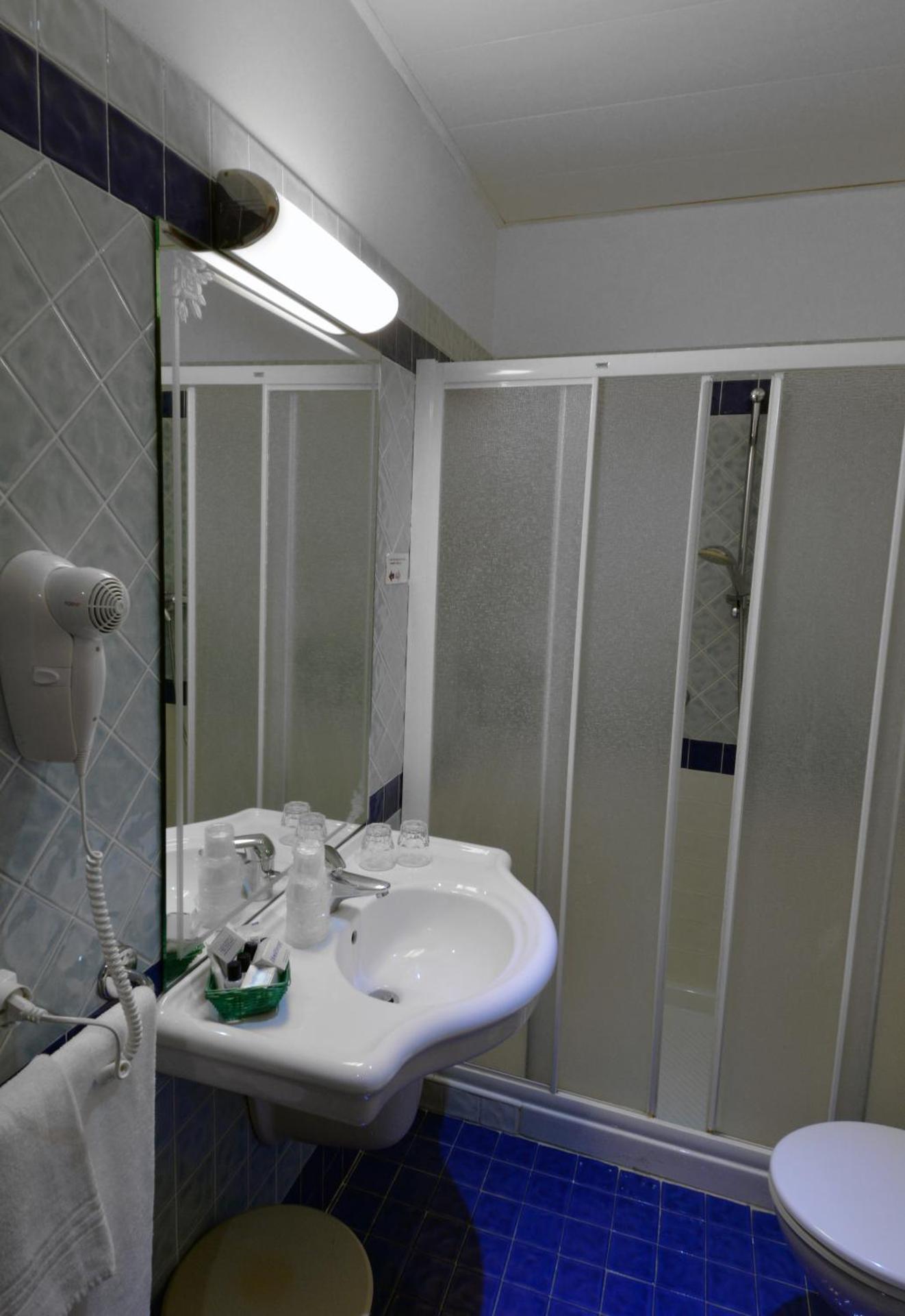 Hotel Ferrari - Photo 72