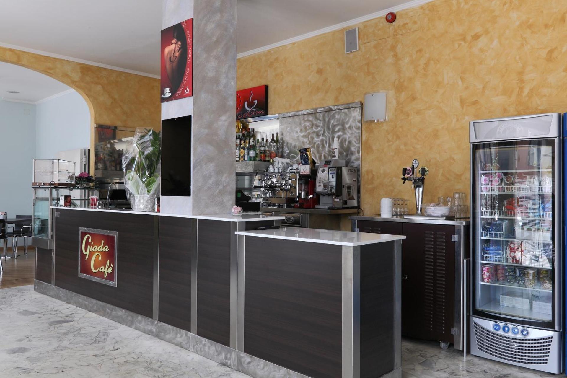 Hotel Ferrari - Photo 31