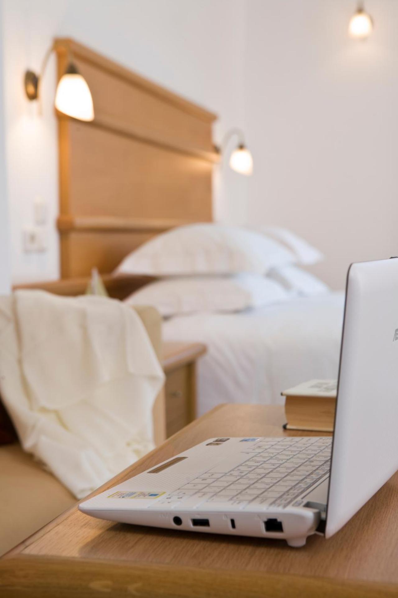 Yiannaki Hotel - Photo 4