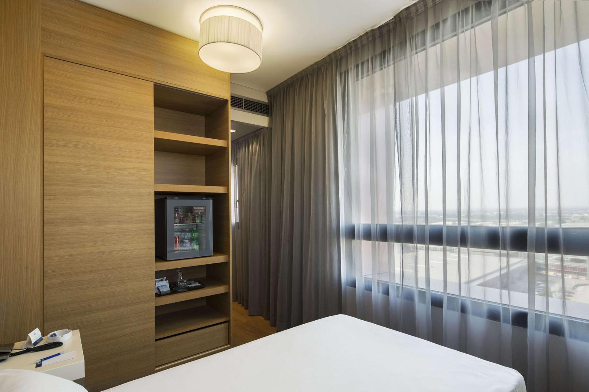 NH Milano Fiera - Photo 25