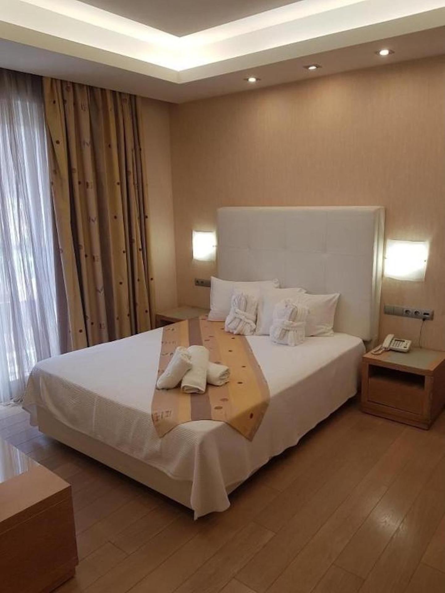 Konstantinos Palace - Photo 81