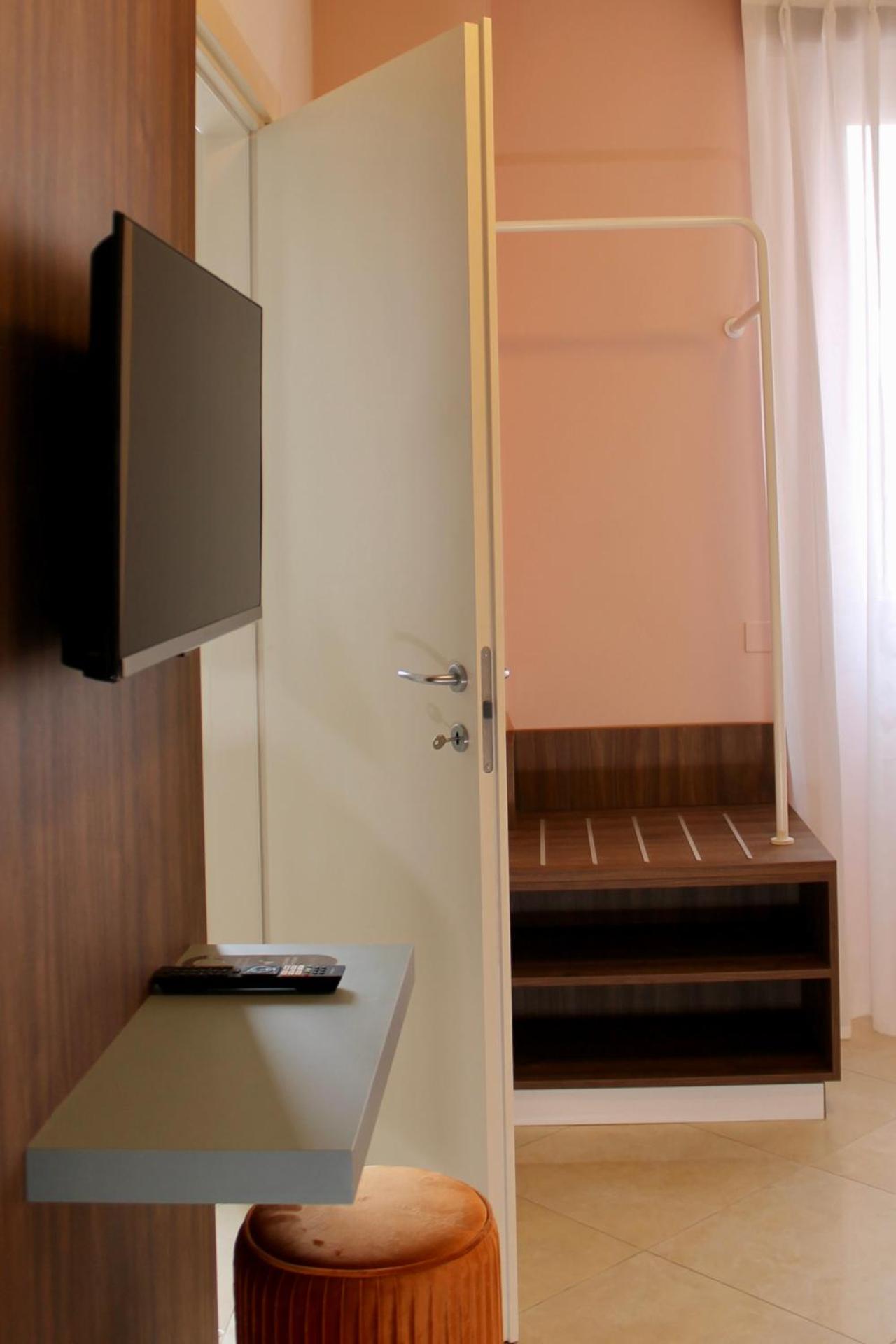 La Vista Postcard Hotel - Photo 5