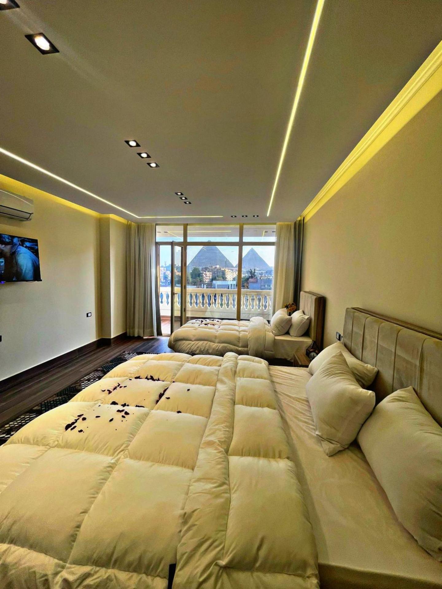 Roone pyramids view inn - Photo 113