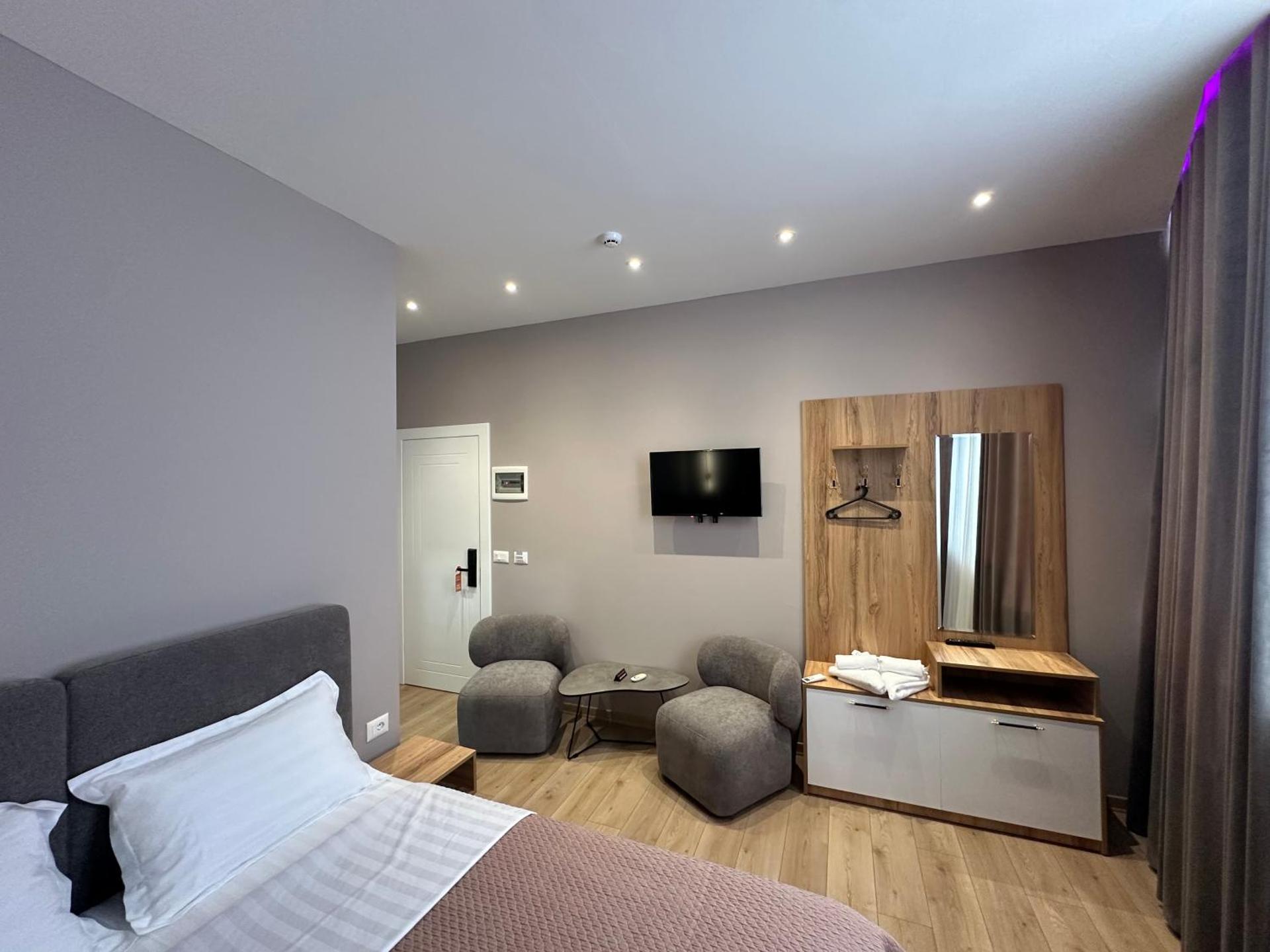 Luxury Hotel By Gjyshi - Photo 46