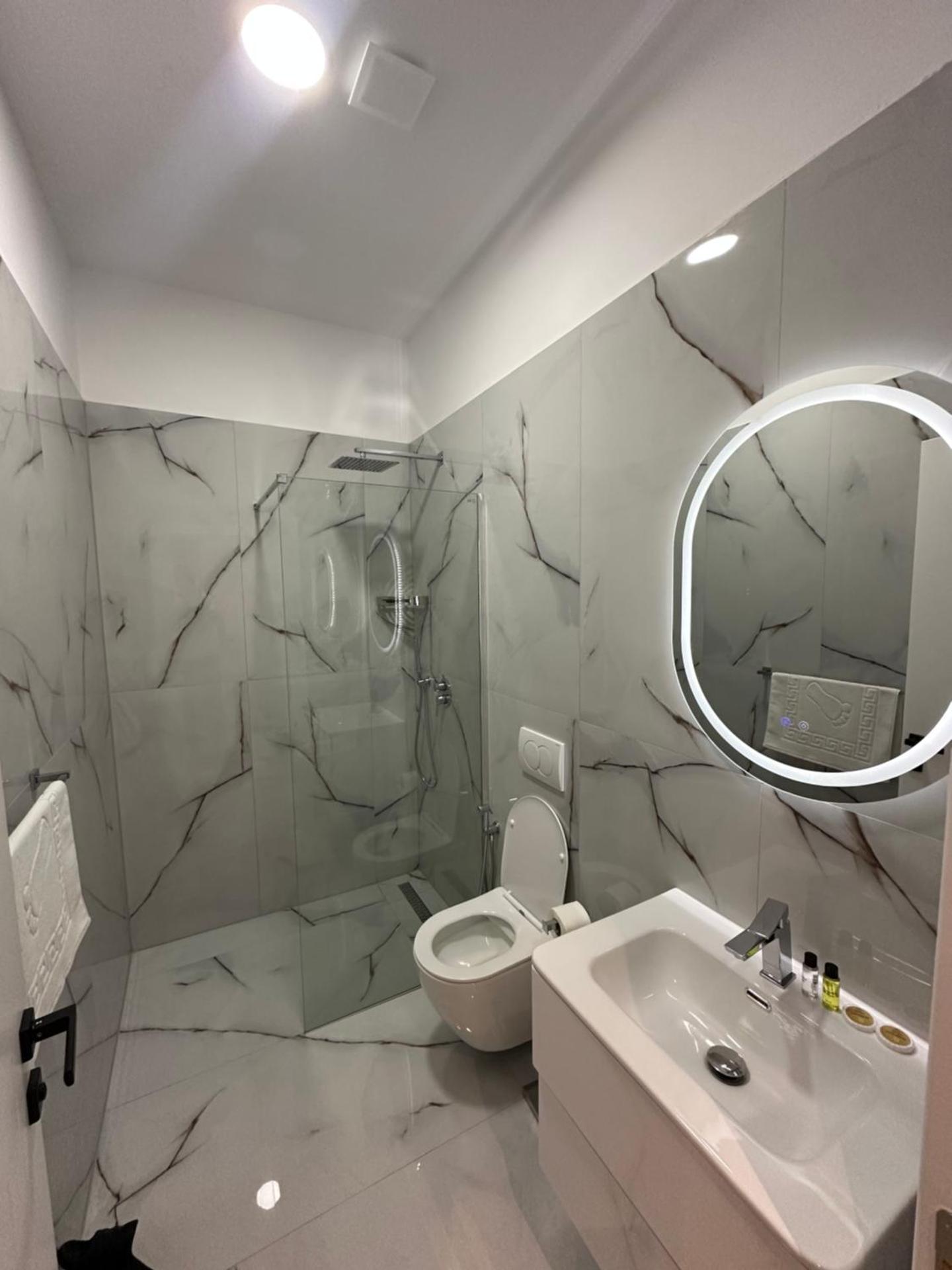 Luxury Hotel By Gjyshi - Photo 35