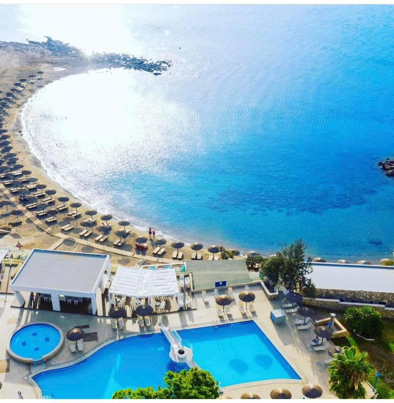 Sunrise Hotel - Photo 11