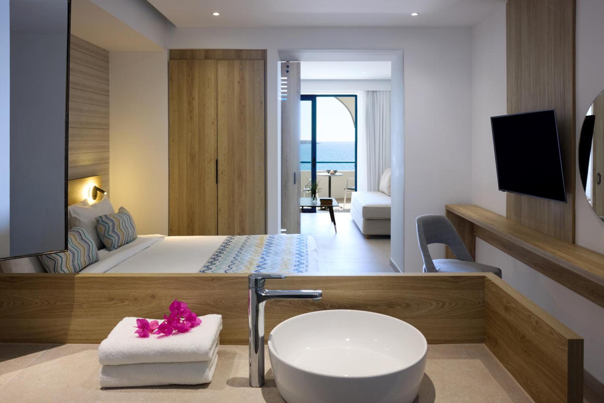 Sunrise Hotel - Photo 32