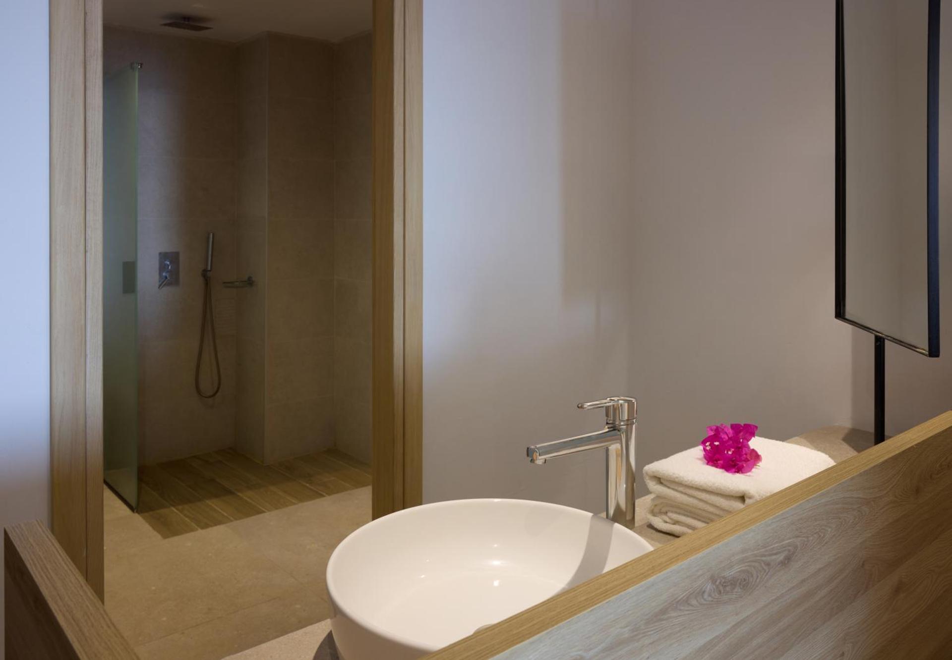 Sunrise Hotel - Photo 25