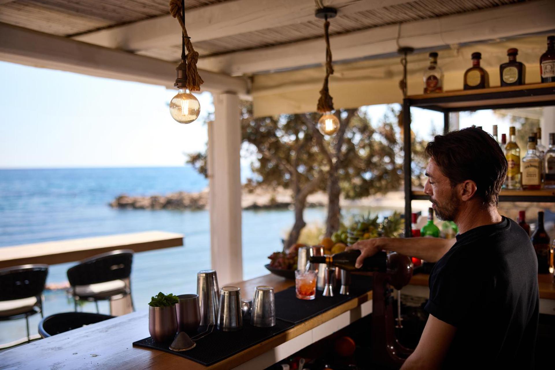 Sunrise Hotel - Photo 14