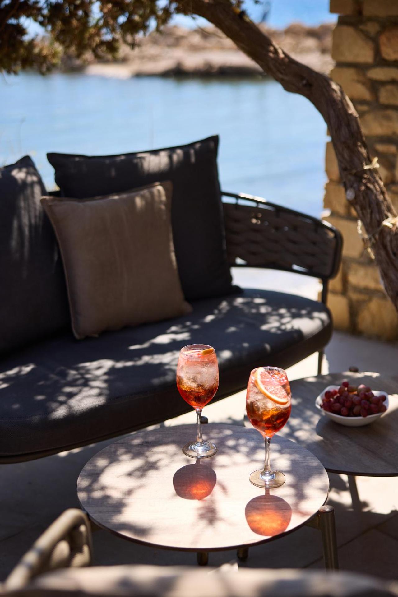 Sunrise Hotel - Photo 13