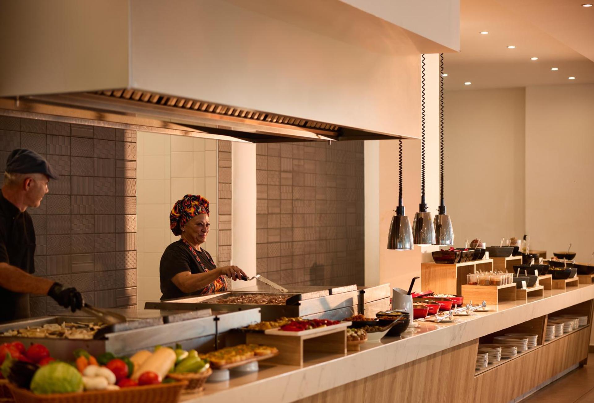 Sunrise Hotel - Photo 18