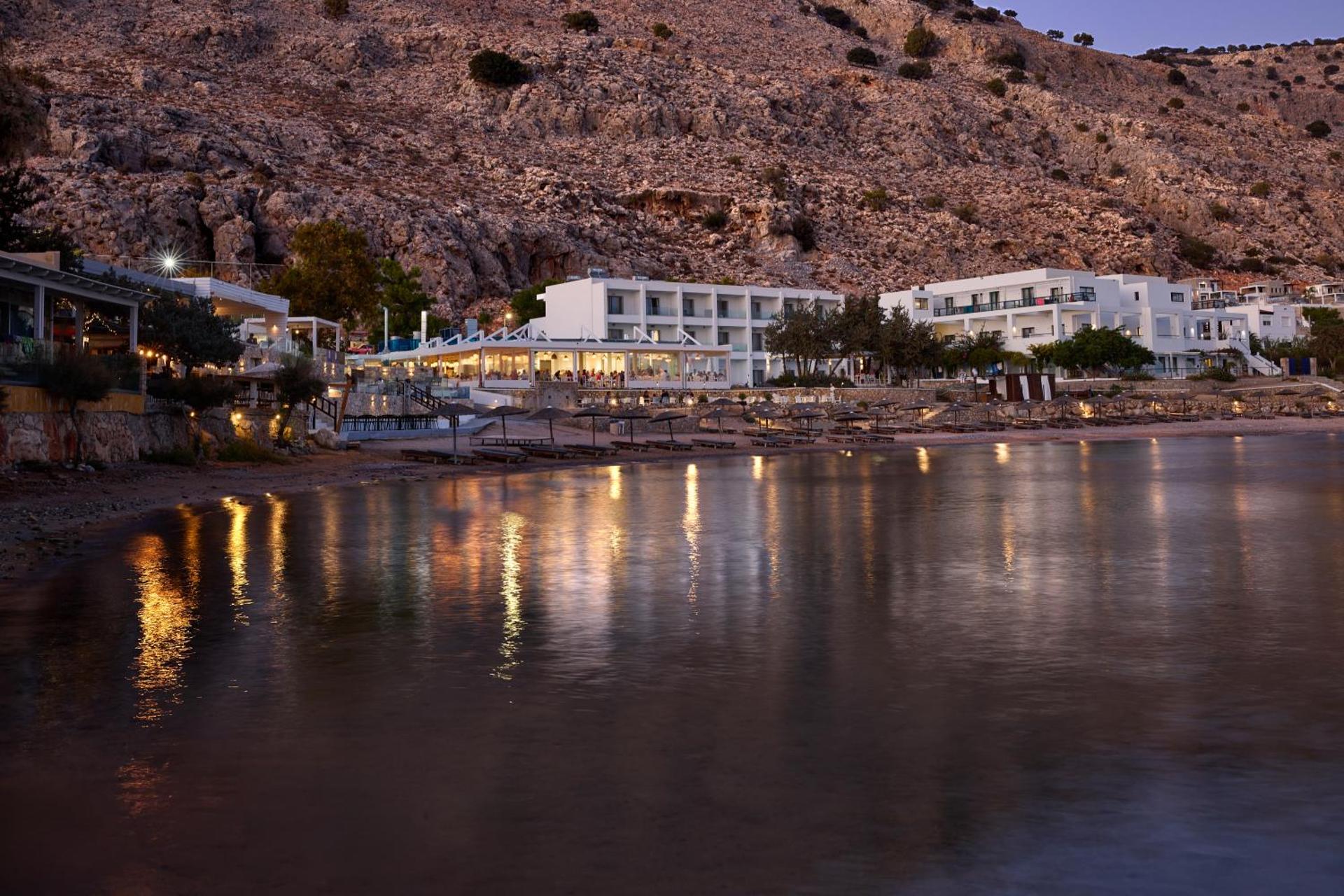 Sunrise Hotel - Photo 20