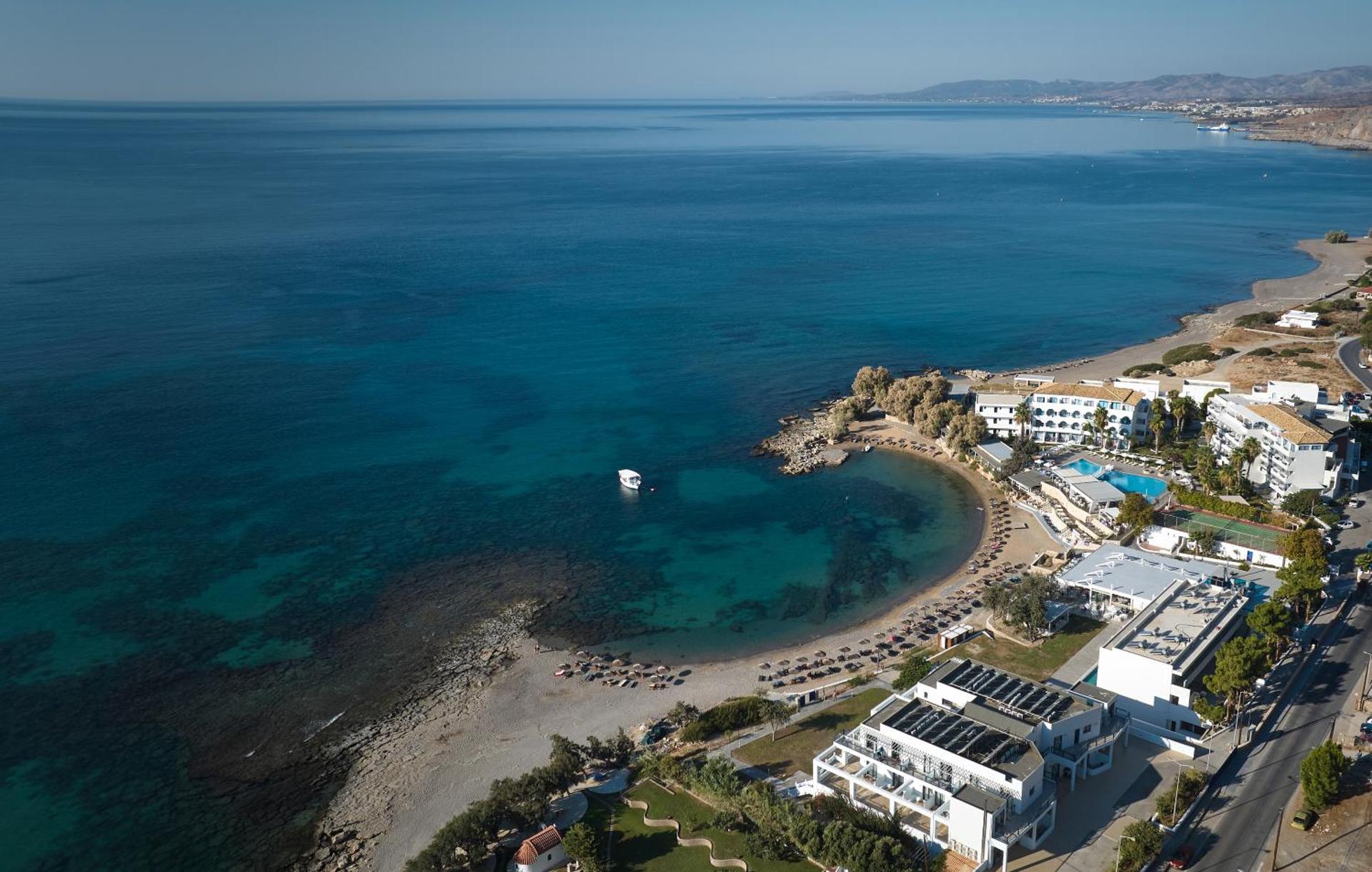 Sunrise Hotel - Photo 16