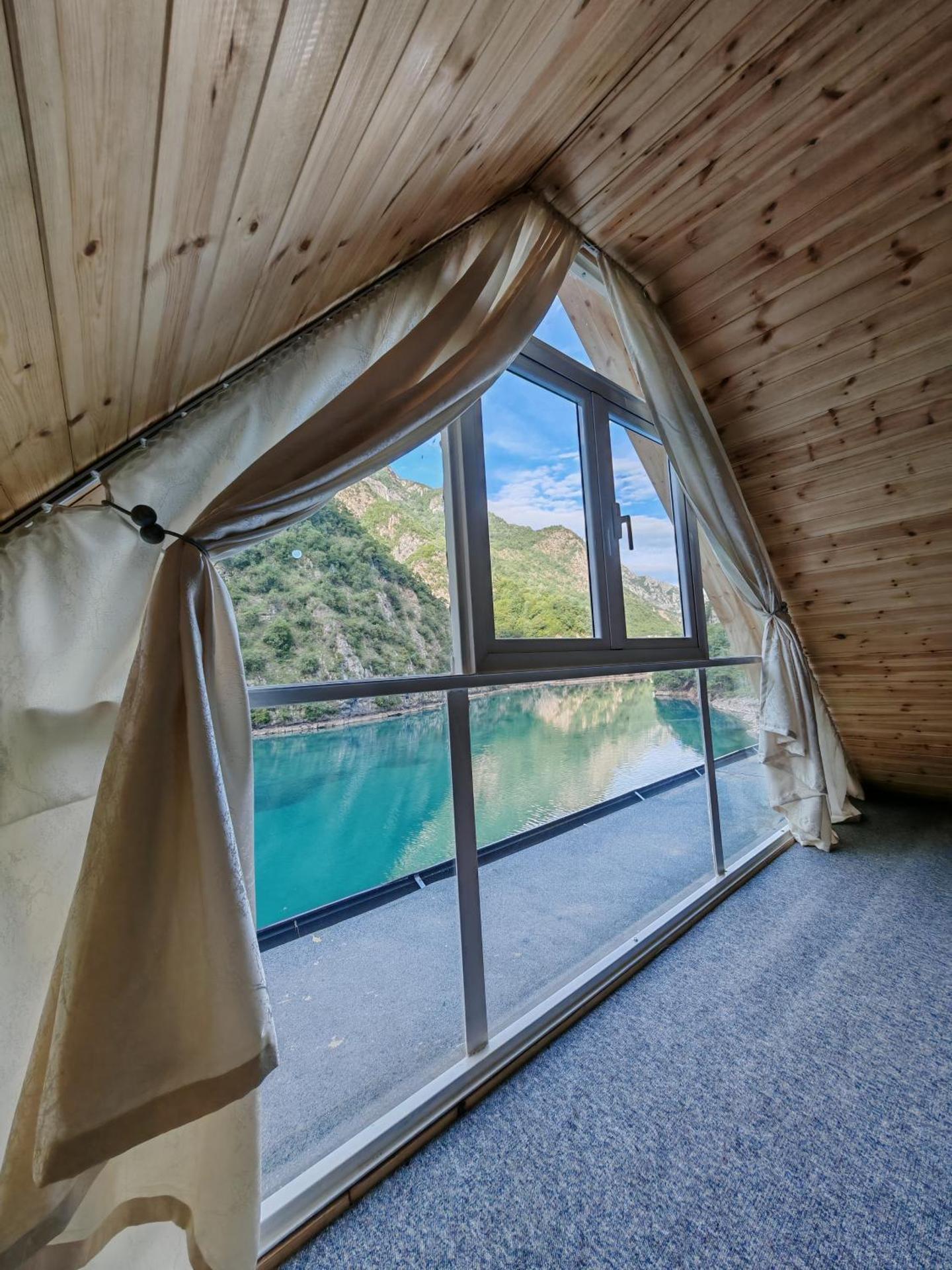 Riverside Komani Lake - Photo 84