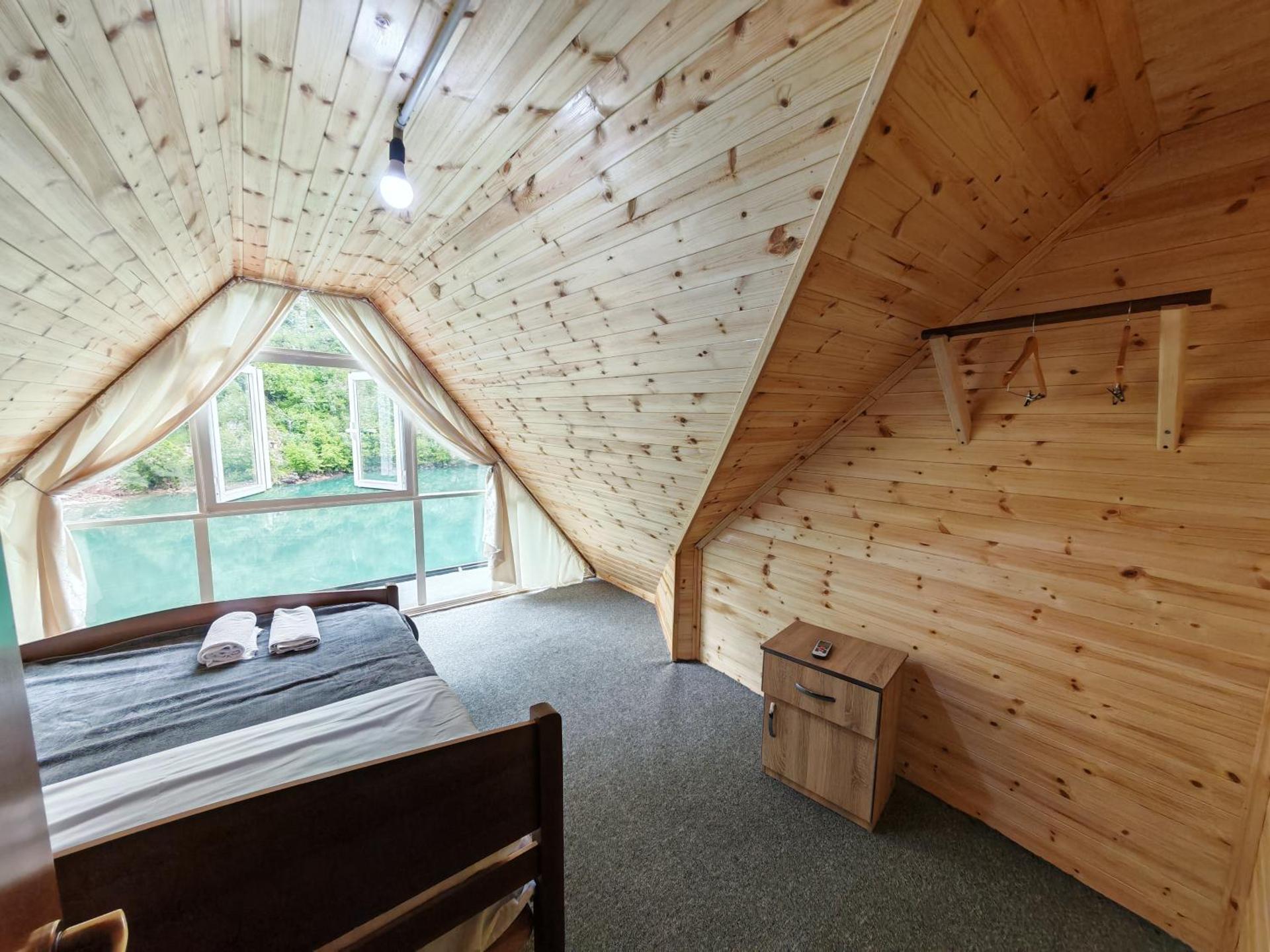 Riverside Komani Lake - Photo 96