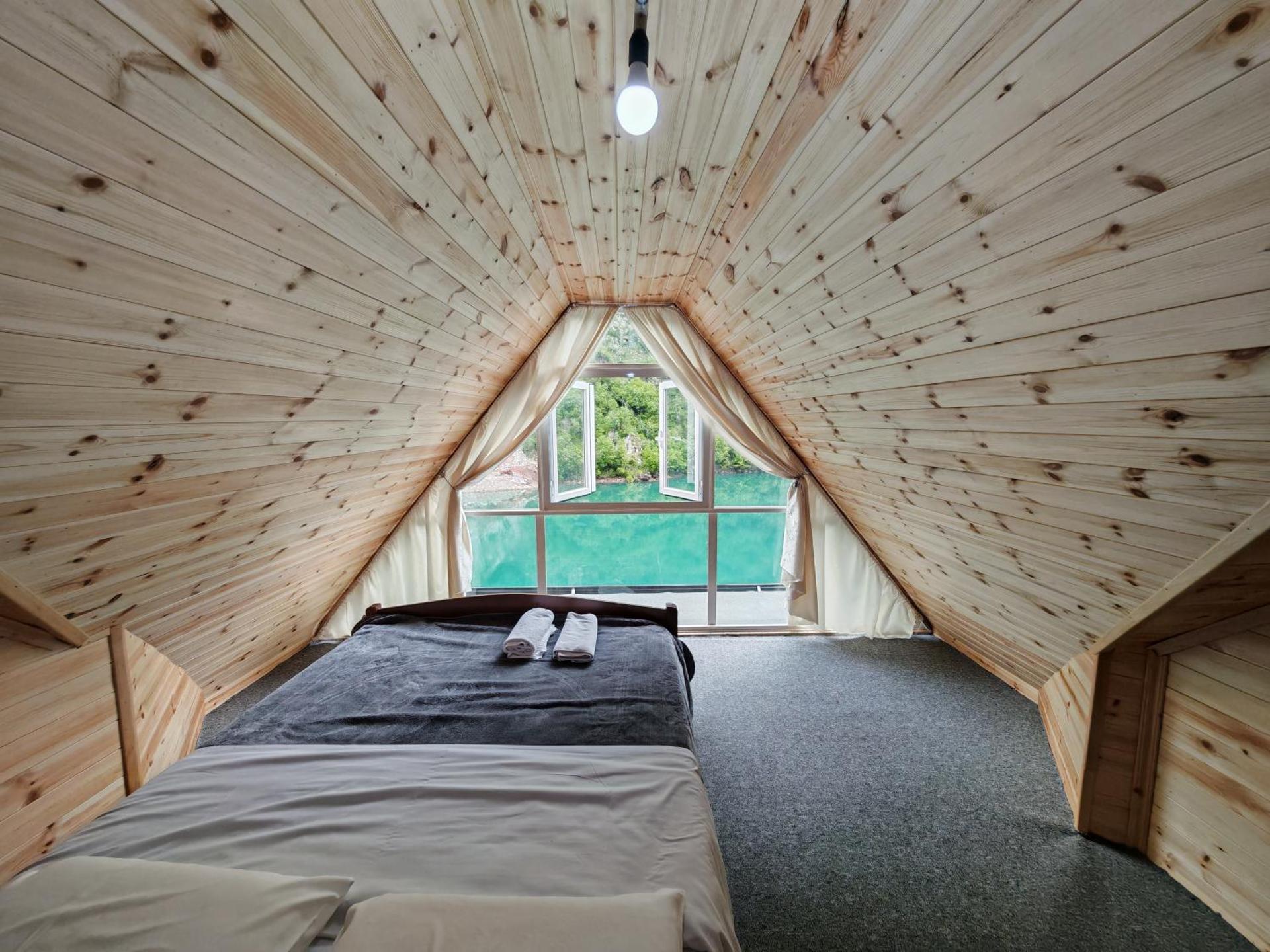 Riverside Komani Lake - Photo 95